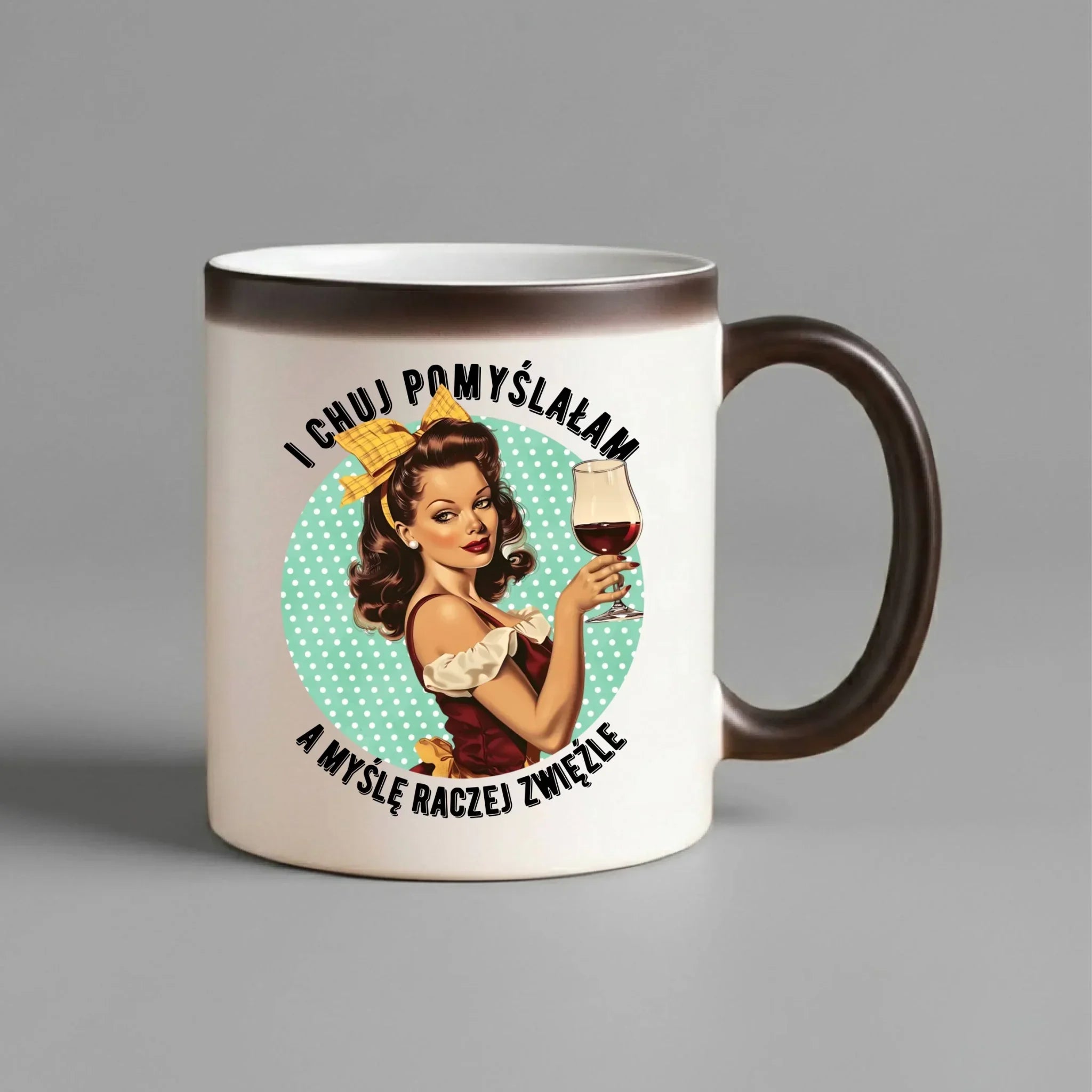 Śmieszny kubek magiczny retro - I ch*j pomyślałam, a myślę raczej zwięźle – bez cenzury DZ13 - StoryCups.pl