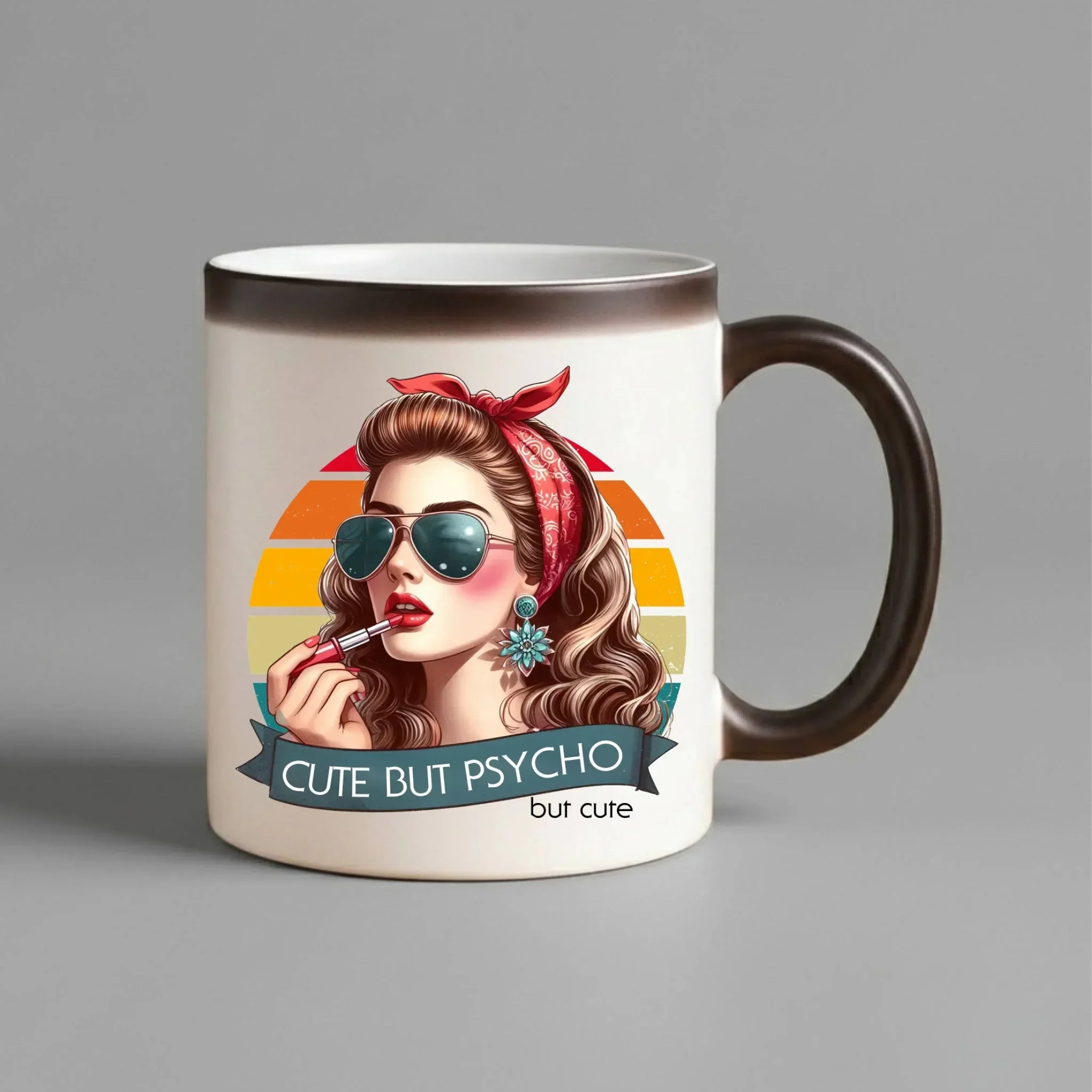 Kubek magiczny – Cute but psycho - w stylu retro DZ09 - StoryCups.pl