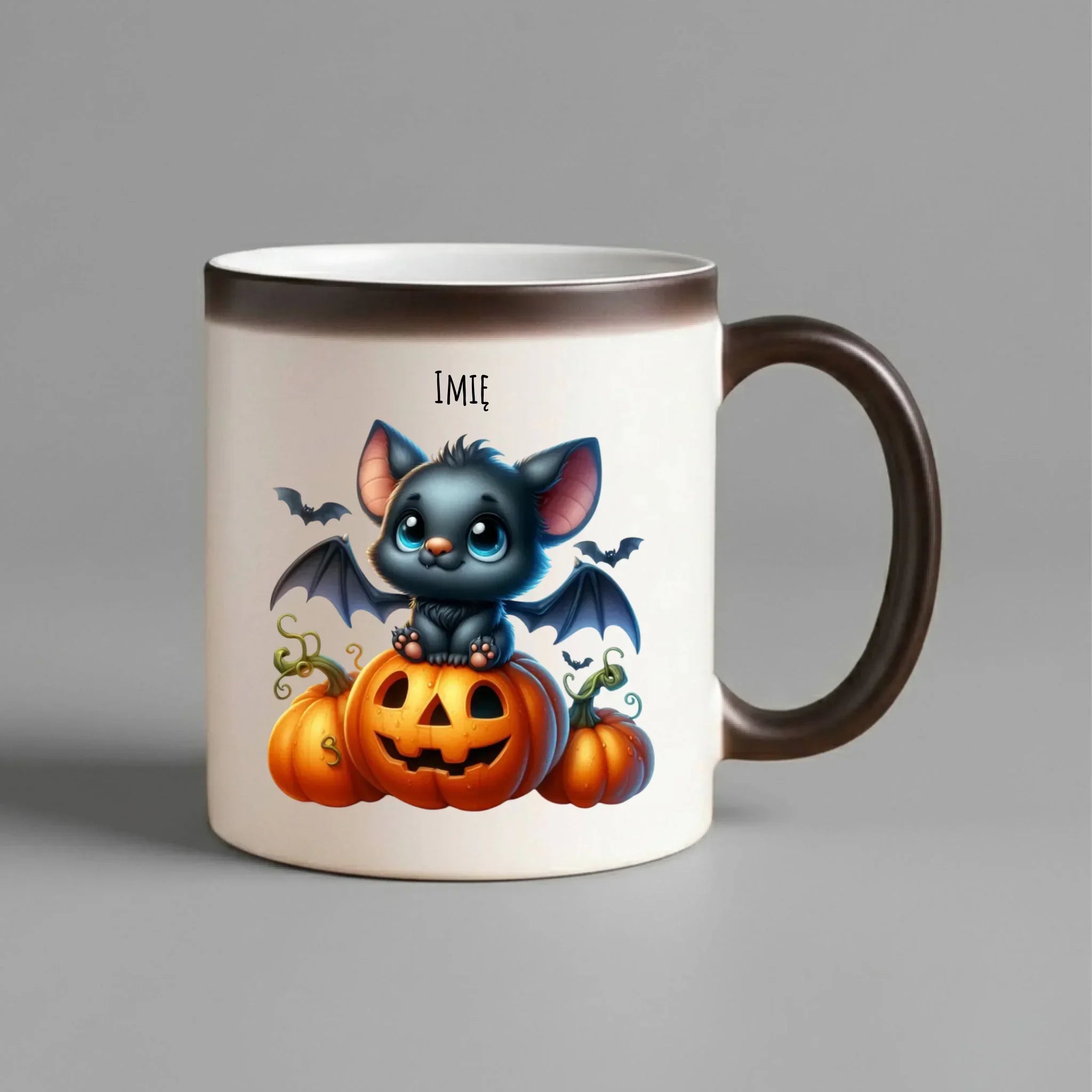 Kubek magiczny na halloween - Słodki nietoperz z dynią - personalizowany HL09 - StoryCups.pl
