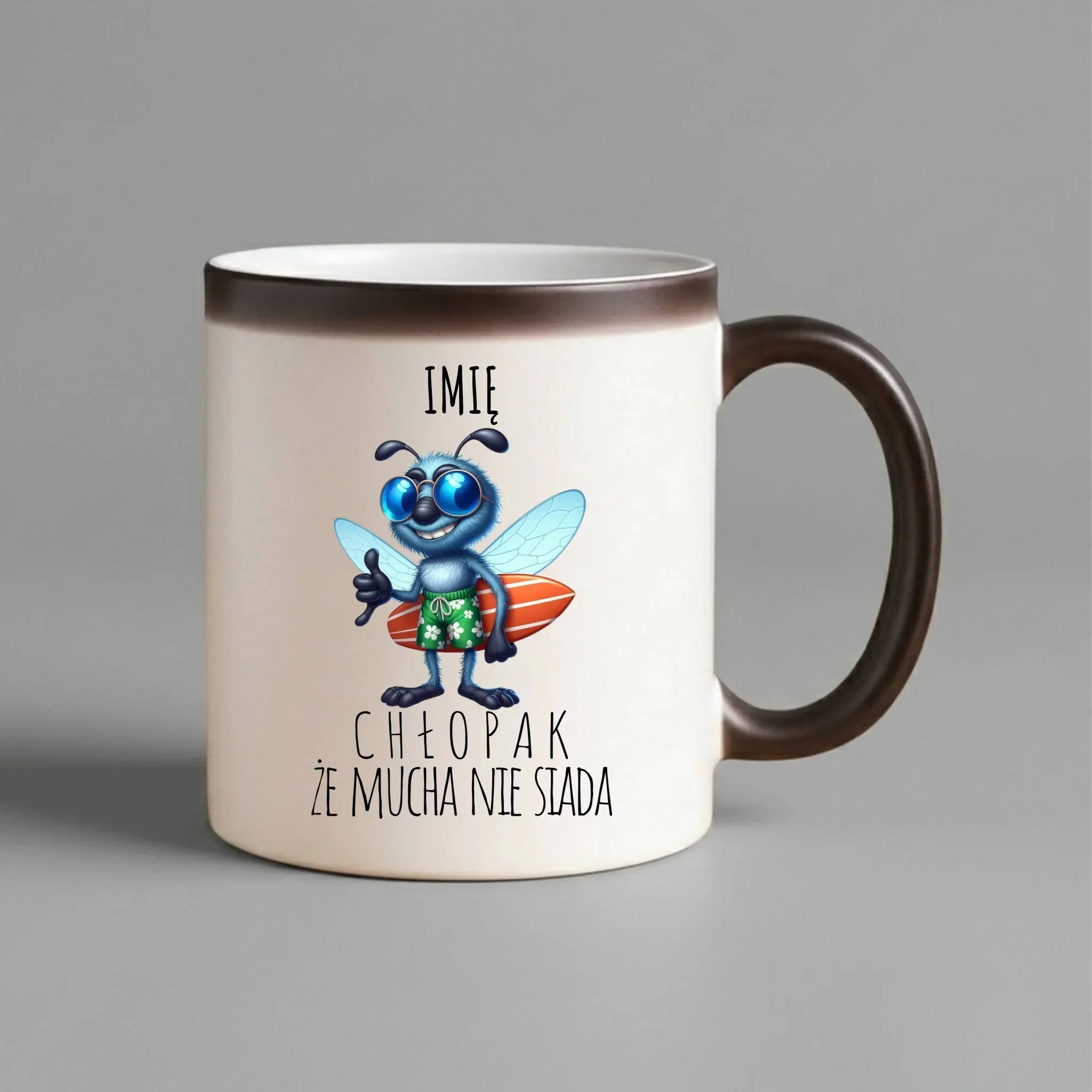 Kubek magiczny - prezent dla chłopaka - Chłopak, że mucha nie siada essa - personalizowany DCH29 - StoryCups.pl