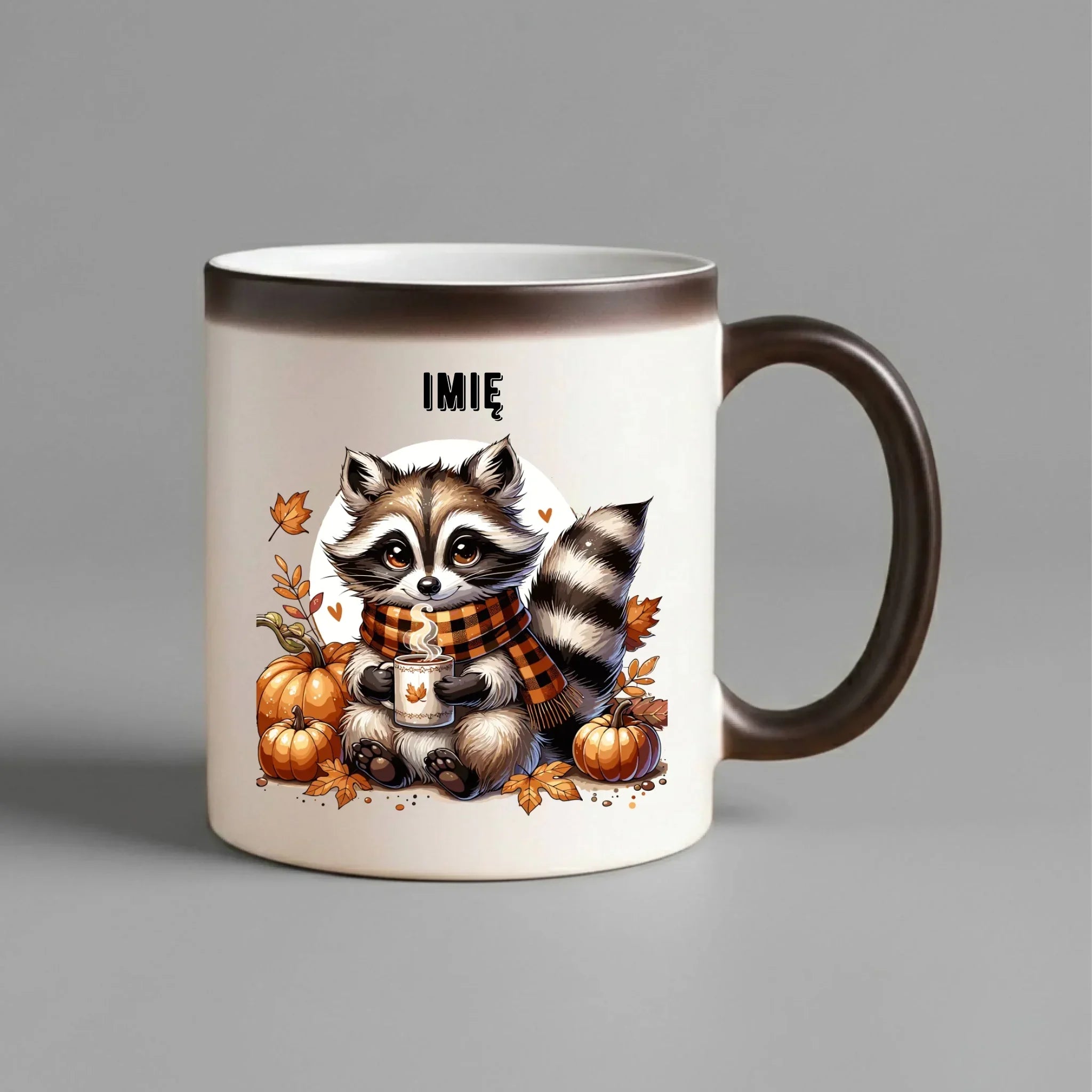 Kubek magiczny jesienny – Szop z kawą i dyniami - personalizowany JS16 - StoryCups.pl