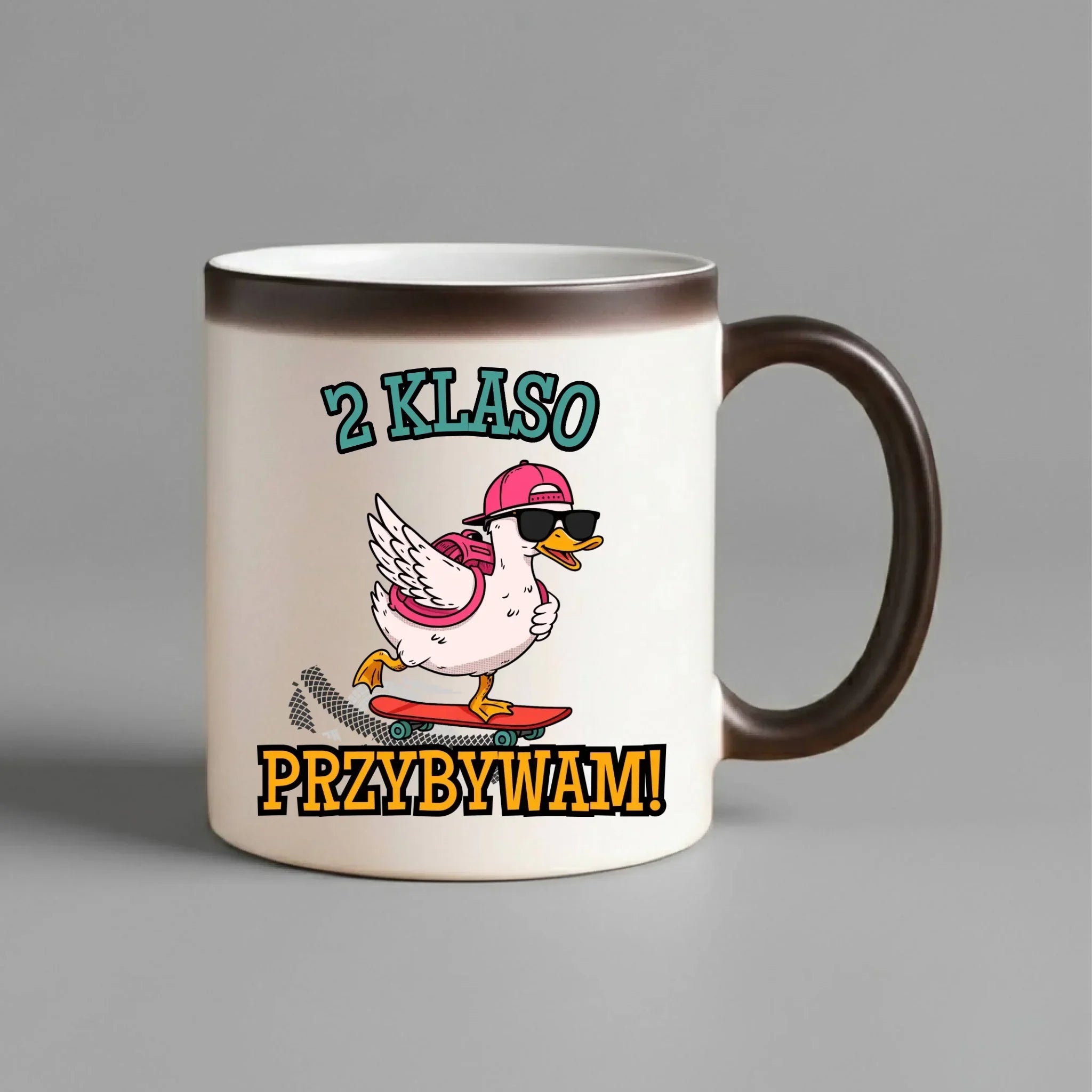 Kubek magiczny na powrót do szkoły Przybywam personalizuj klasę SZ08 - StoryCups.pl