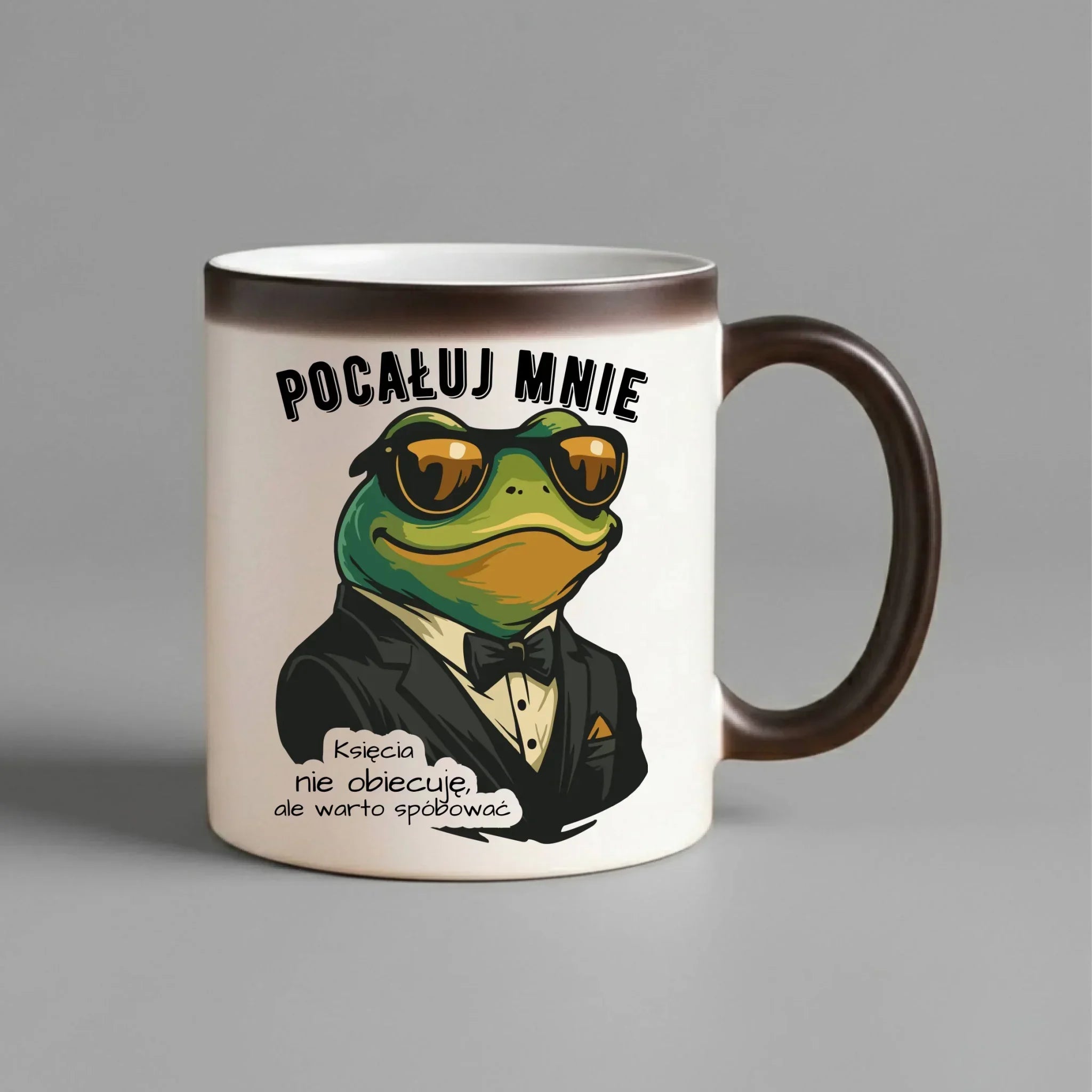 Kubek magiczny - Żaba w garniturze pocałuj mnie W55 - StoryCups.pl