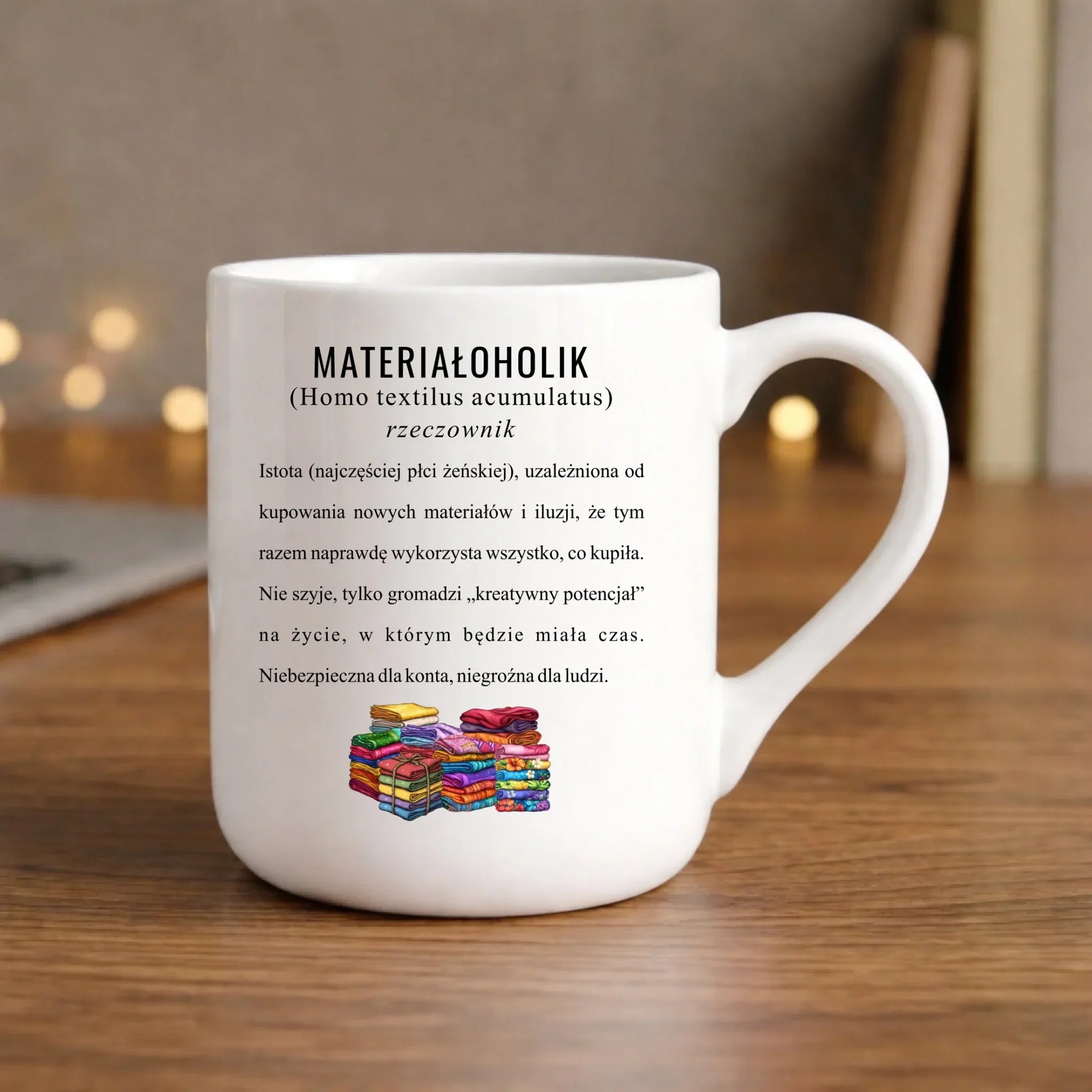 Kubek elegant szyciowy dla krawcowej - Materiałoholik definicja HS11 - StoryCups.pl