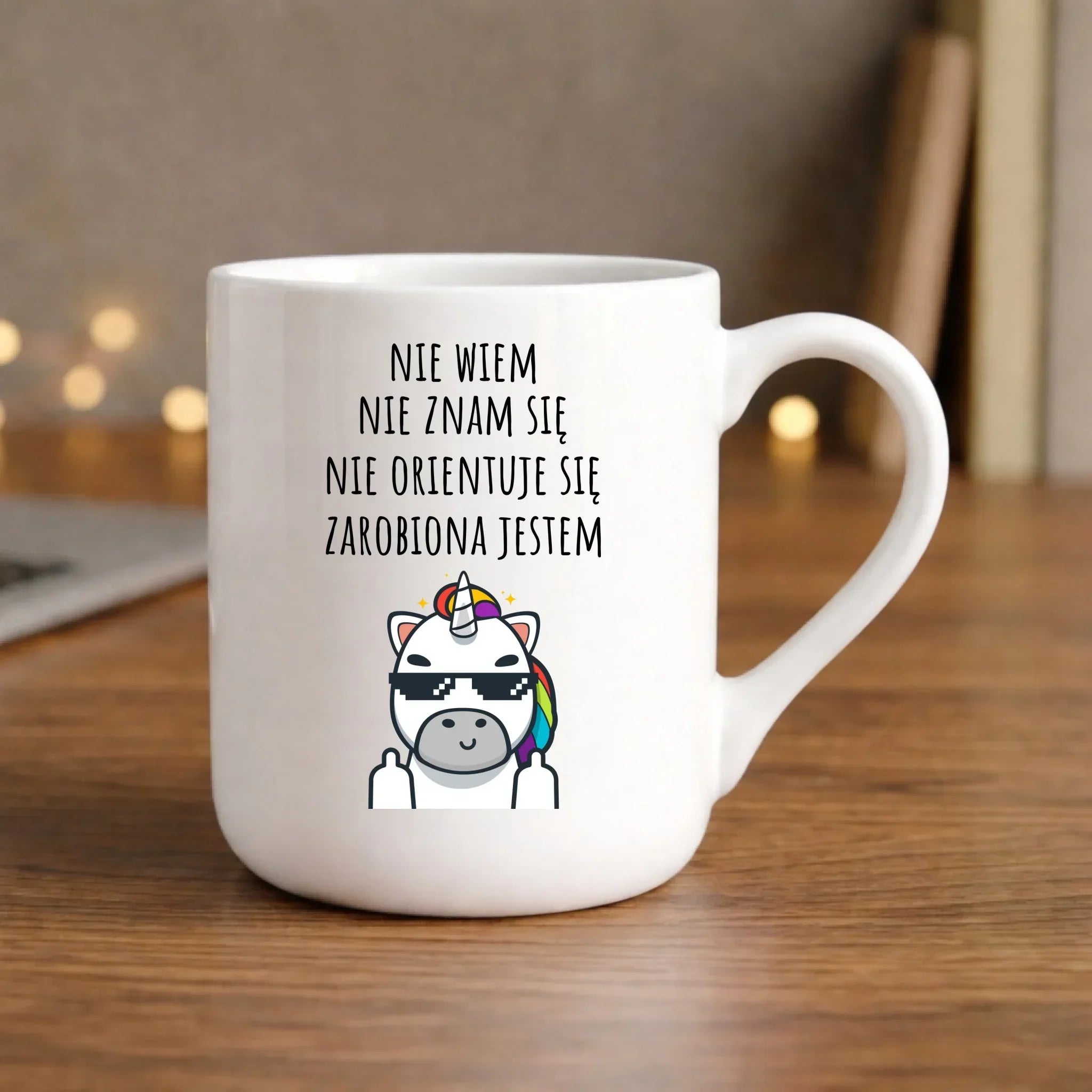 Śmieszny kubek elegant z napisem - Nie wiem, nie znam się, zarobiona jestem DZ05 - StoryCups.pl