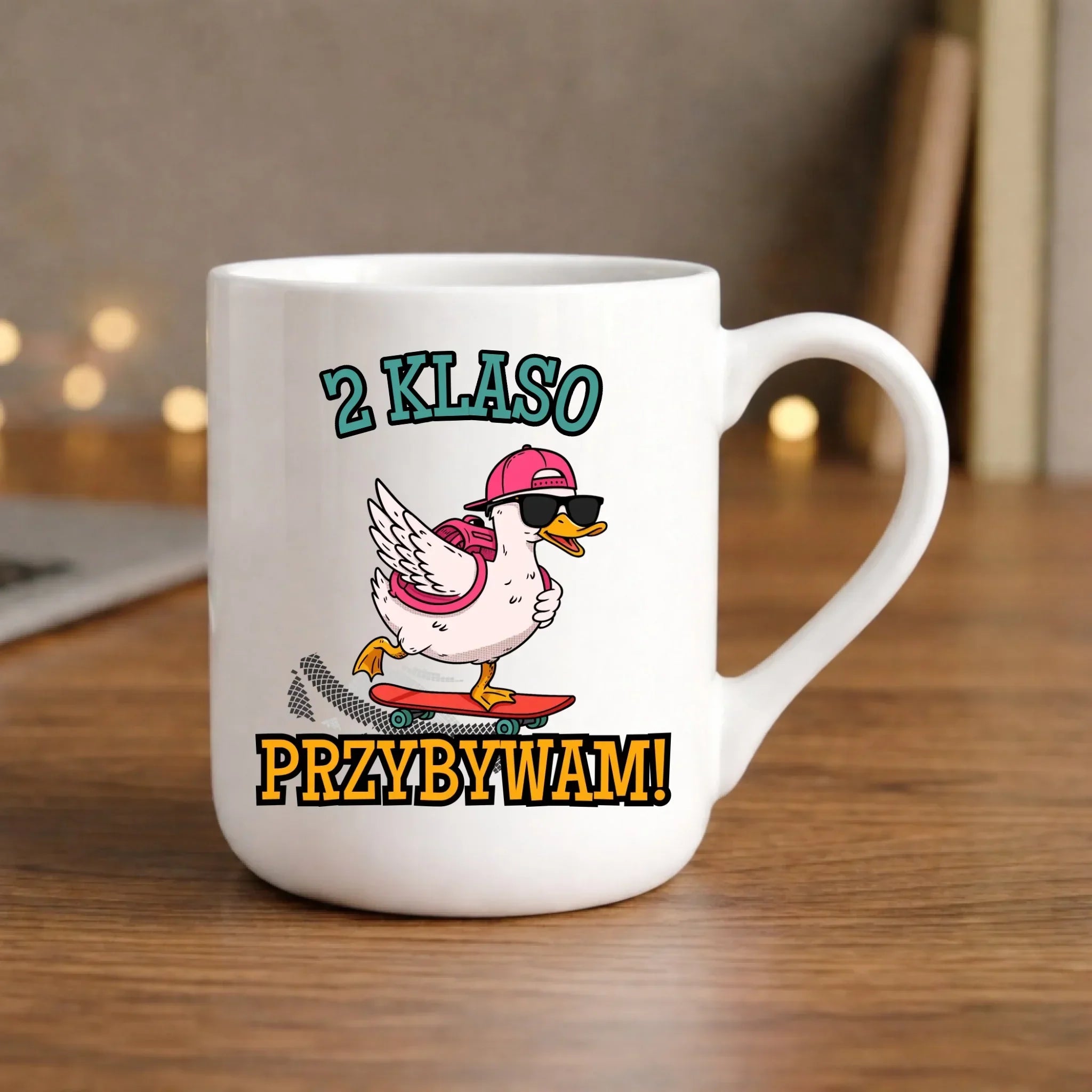 Kubek elegant na powrót do szkoły Przybywam personalizuj klasę SZ08 - StoryCups.pl