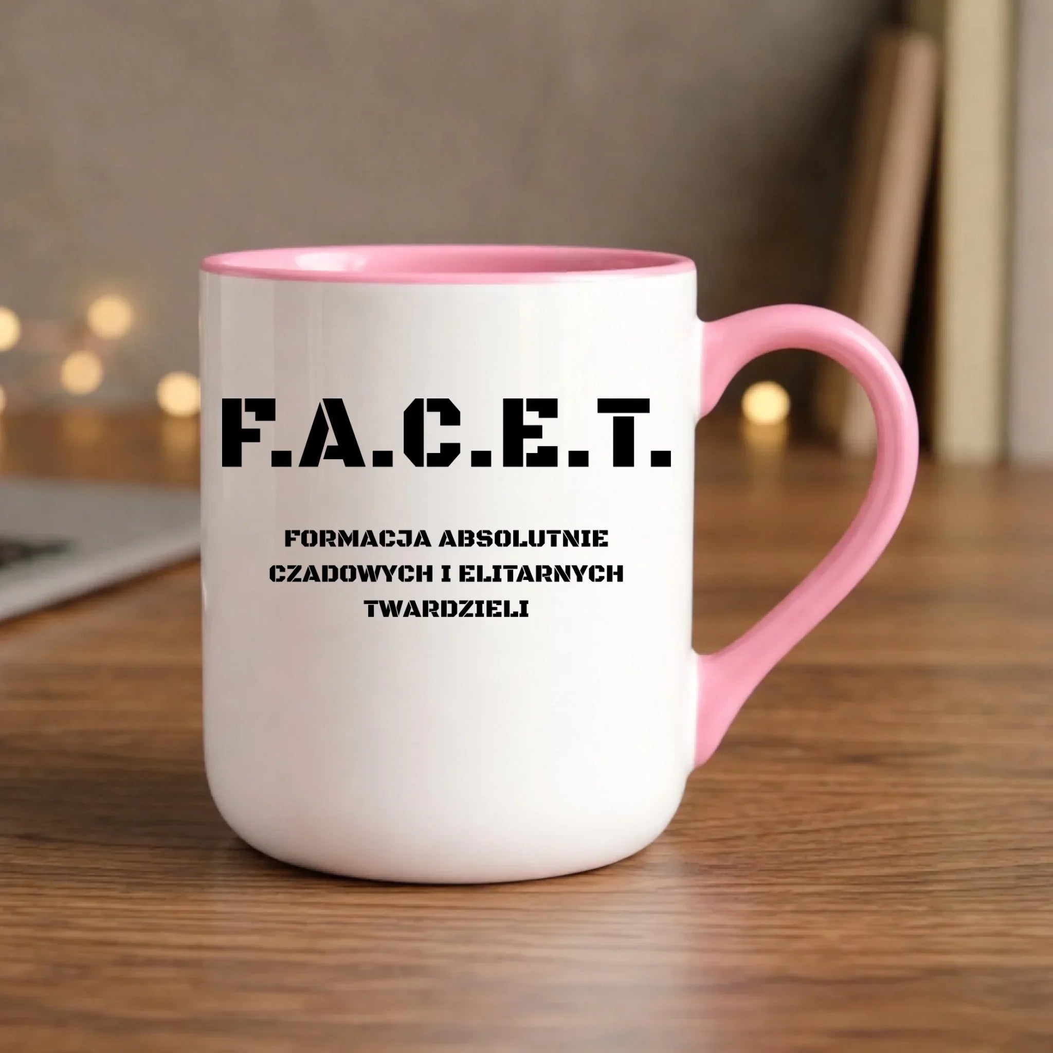 Śmieszny kubek elegant - Prezent dla chłopaka kolegi - F.A.C.E.T. Formacja Absolutnie Czadowych i Elitarnych Twardzieli DCH23 - StoryCups.pl