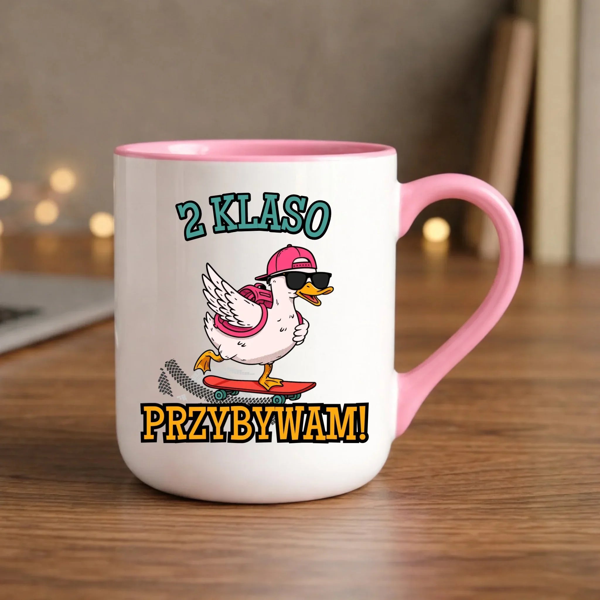 Kubek elegant na powrót do szkoły Przybywam personalizuj klasę SZ08 - StoryCups.pl