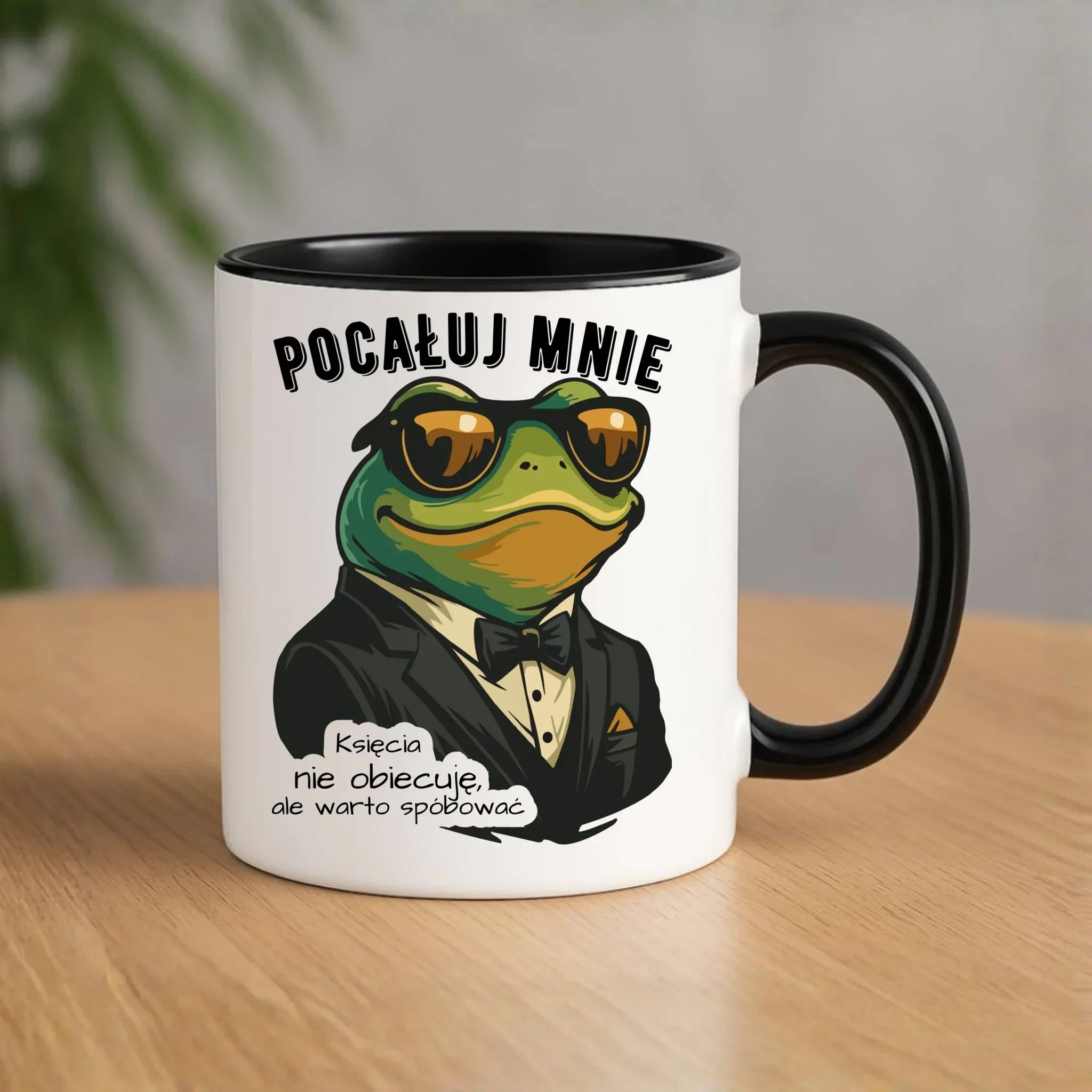 Kubek - Żaba w garniturze pocałuj mnie W55 - StoryCups.pl