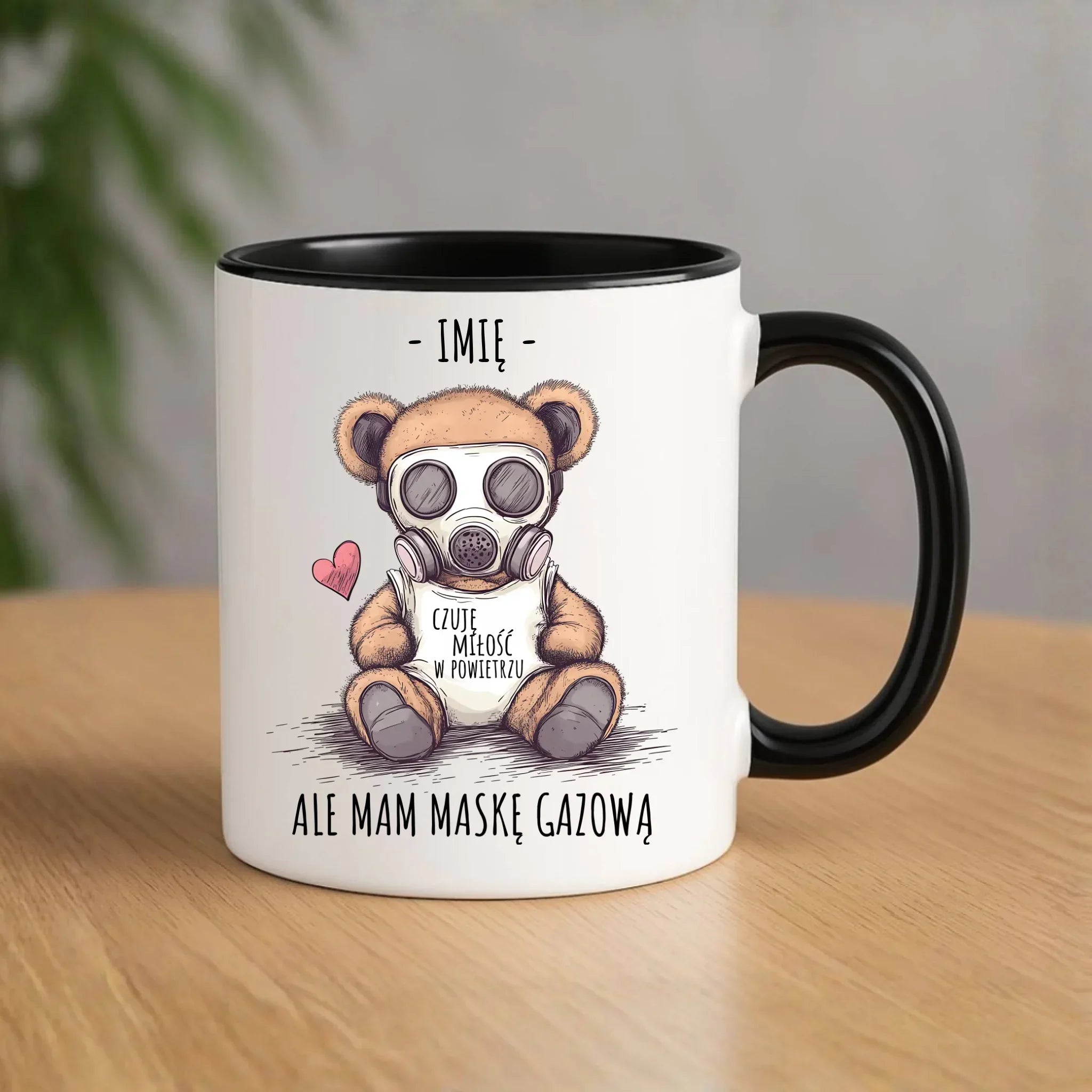 Kubek - Miś w masce gazowej - Czuję miłość w powietrzu - personalizowany W38 - StoryCups.pl