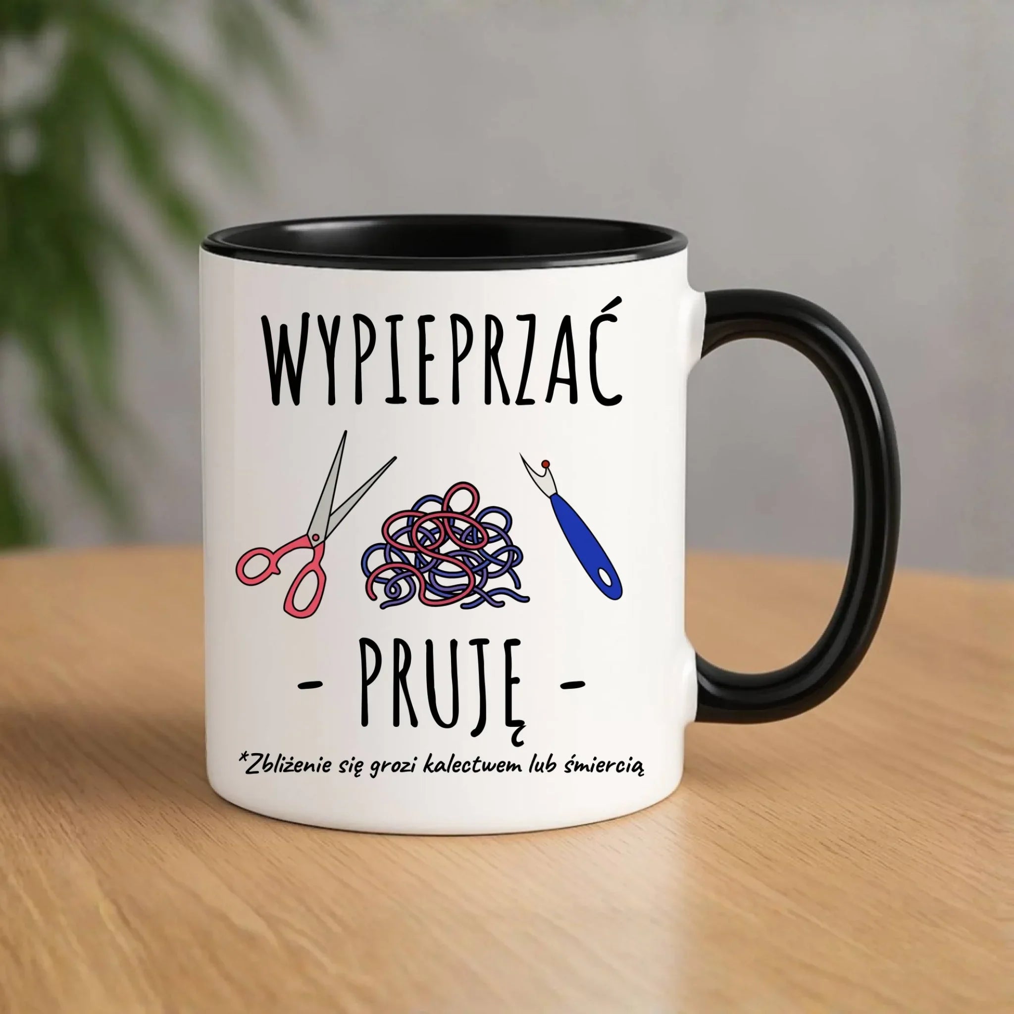 Kubek szyciowy dla krawcowej – Wypieprzać, pruję HS08 - StoryCups.pl