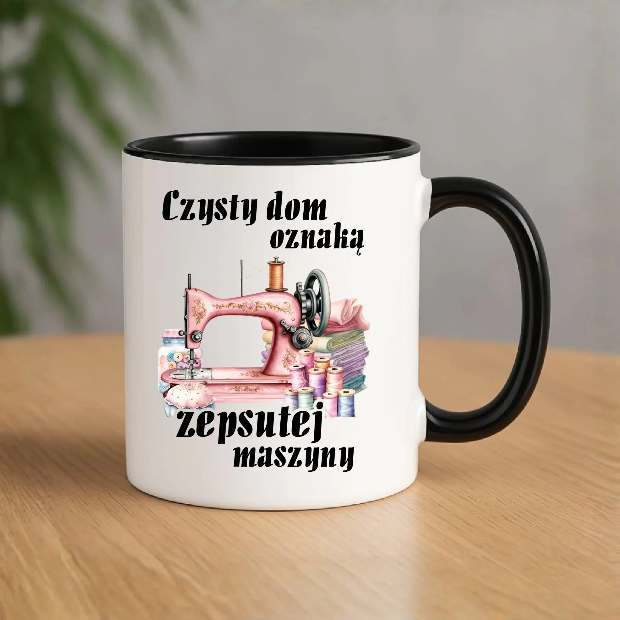 Kubek szyciowy dla krawcowej – Czysty dom oznaką zepsutej maszyny HS15 - StoryCups.pl
