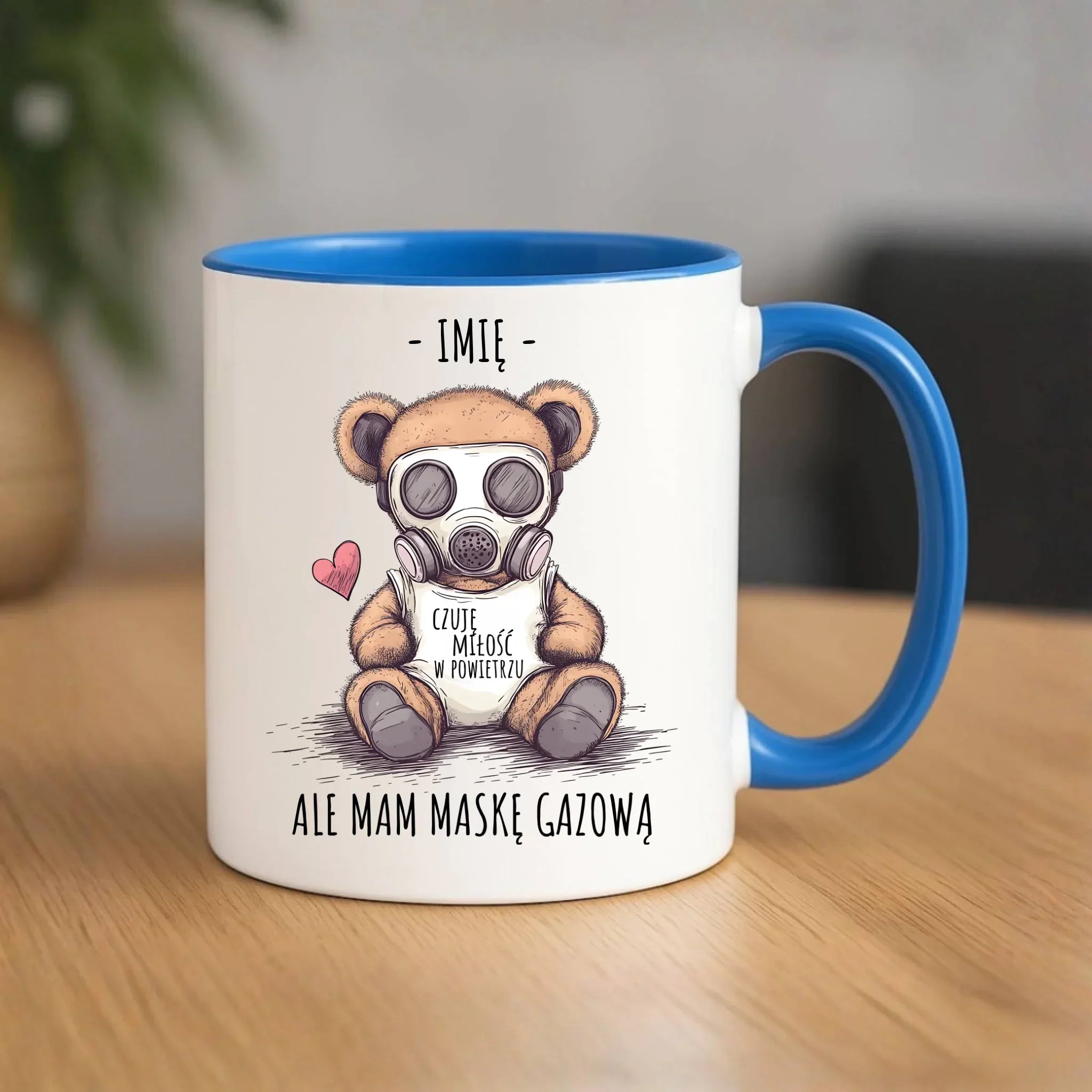 Kubek - Miś w masce gazowej - Czuję miłość w powietrzu - personalizowany W38 - StoryCups.pl