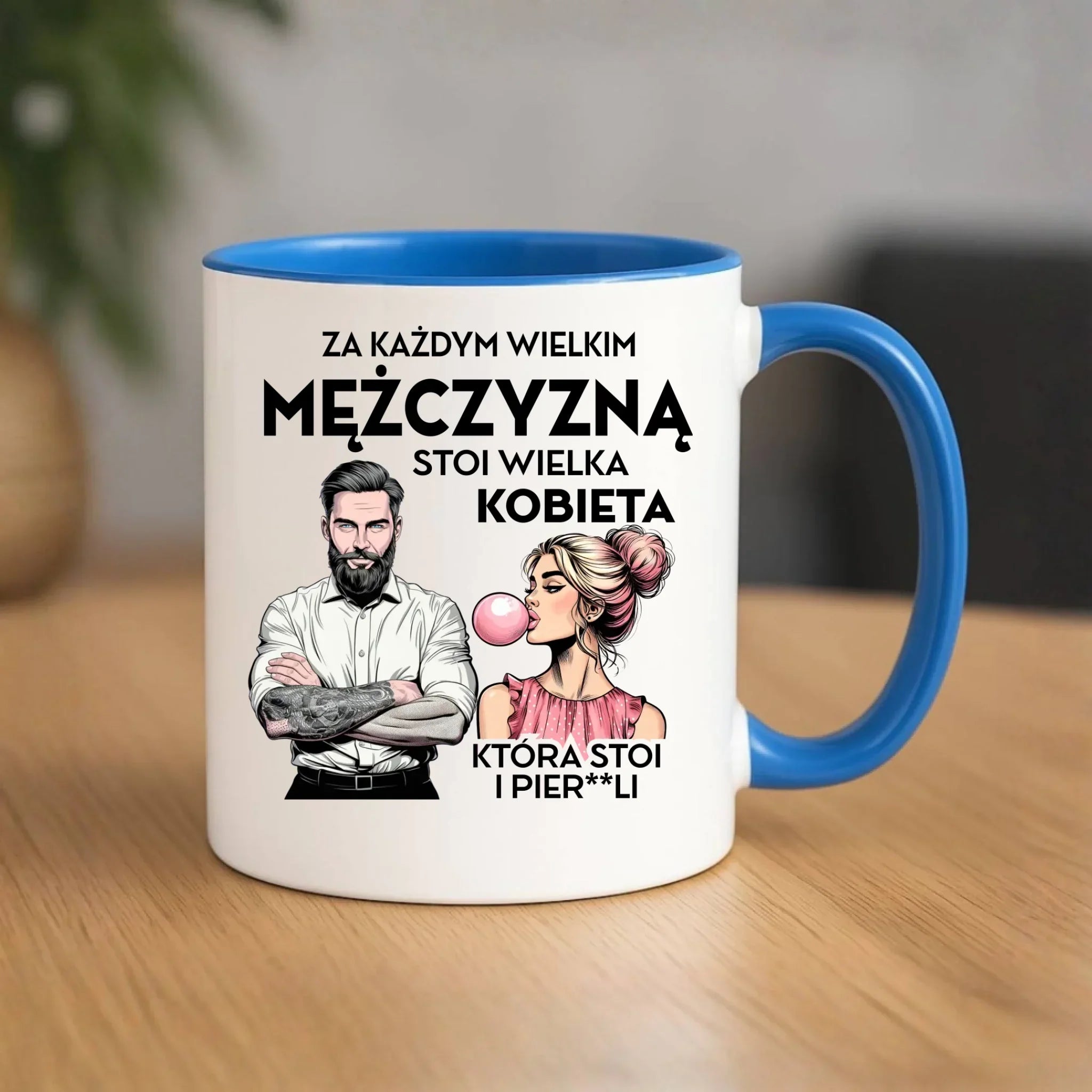 Śmieszny kubek - Prezent dla niego - Za każdym wielkim mężczyzną stoi wielka kobieta DCH27 - StoryCups.pl