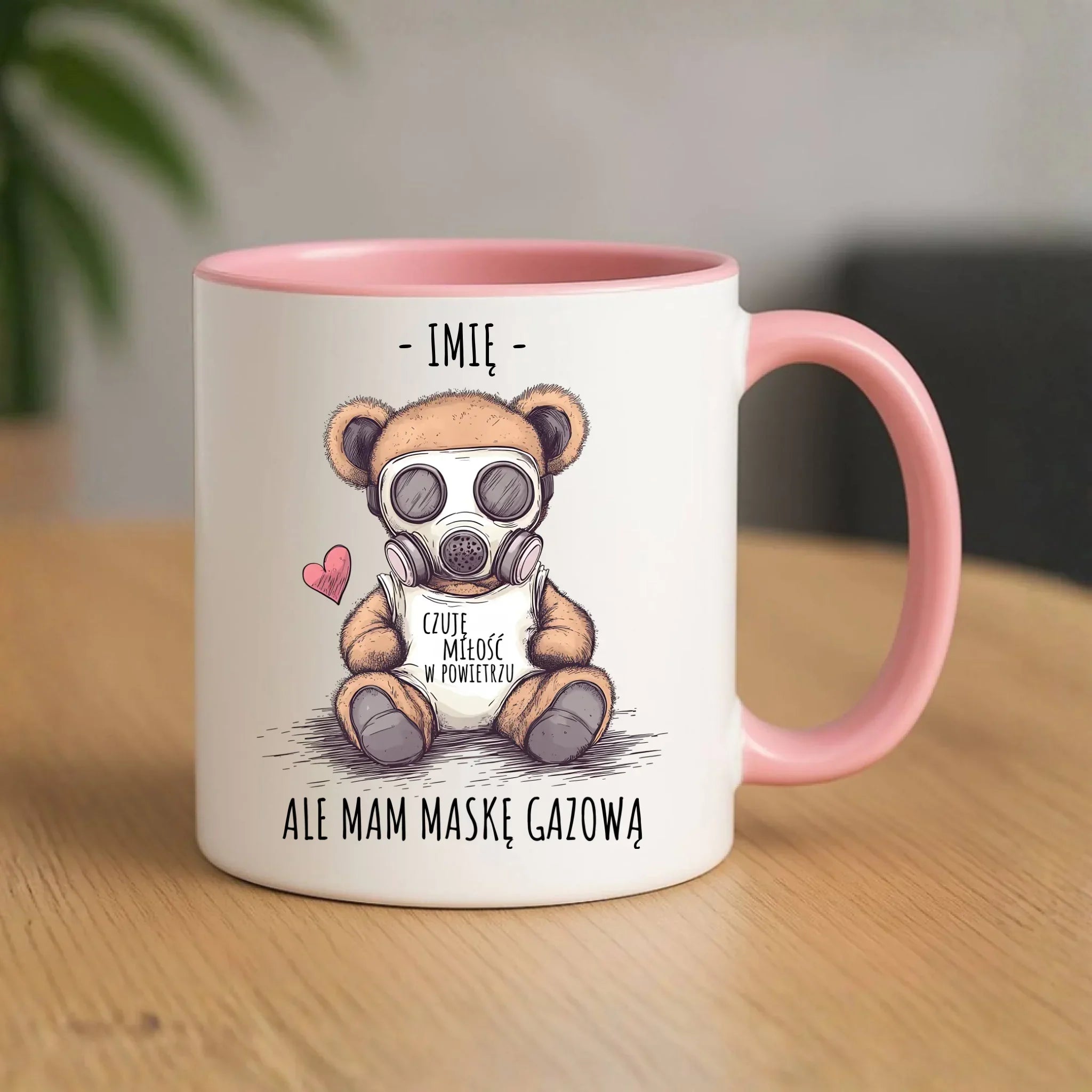 Kubek - Miś w masce gazowej - Czuję miłość w powietrzu - personalizowany W38 - StoryCups.pl