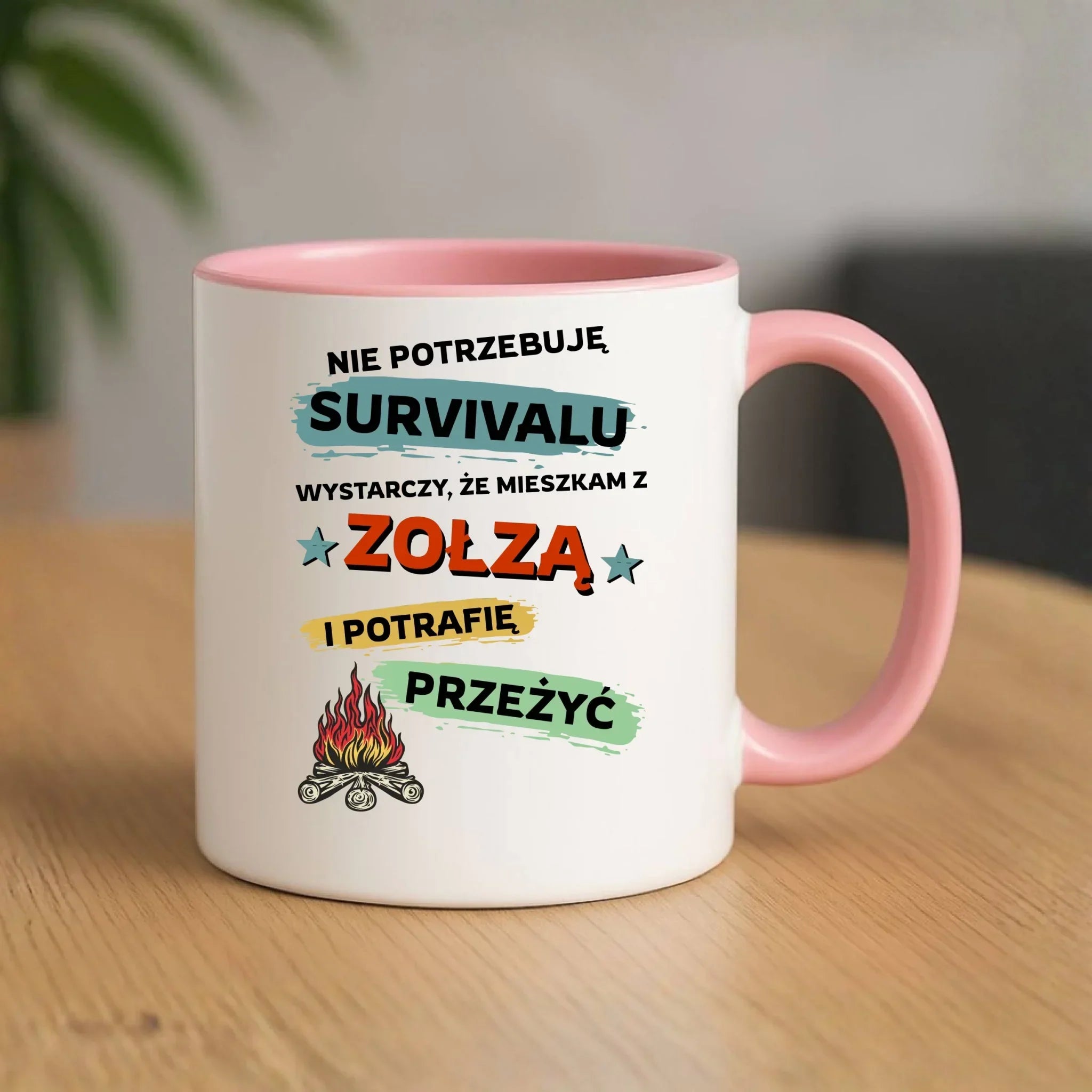 Kubek – Prezent dla chłopaka męża - Nie potrzebuję survivalu, mieszkam z zołzą DCH25 - StoryCups.pl