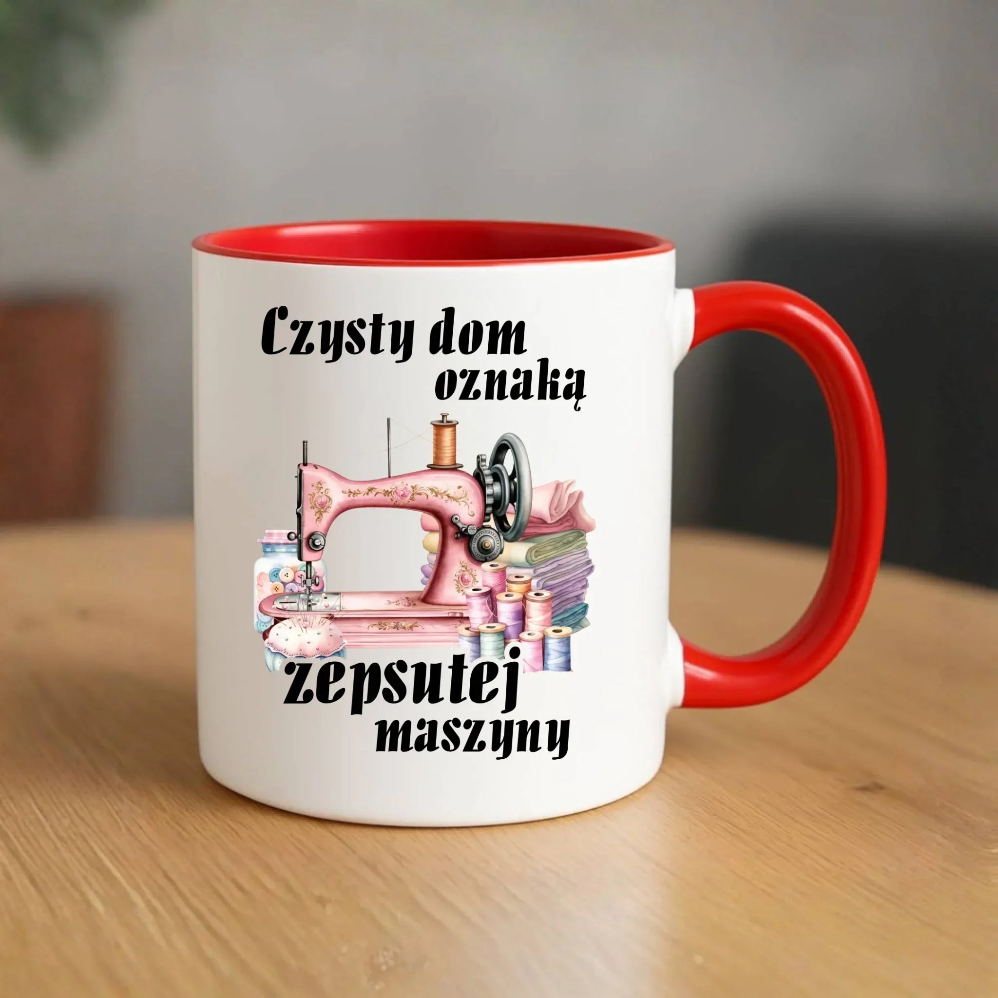 Kubek szyciowy dla krawcowej – Czysty dom oznaką zepsutej maszyny HS15 - StoryCups.pl