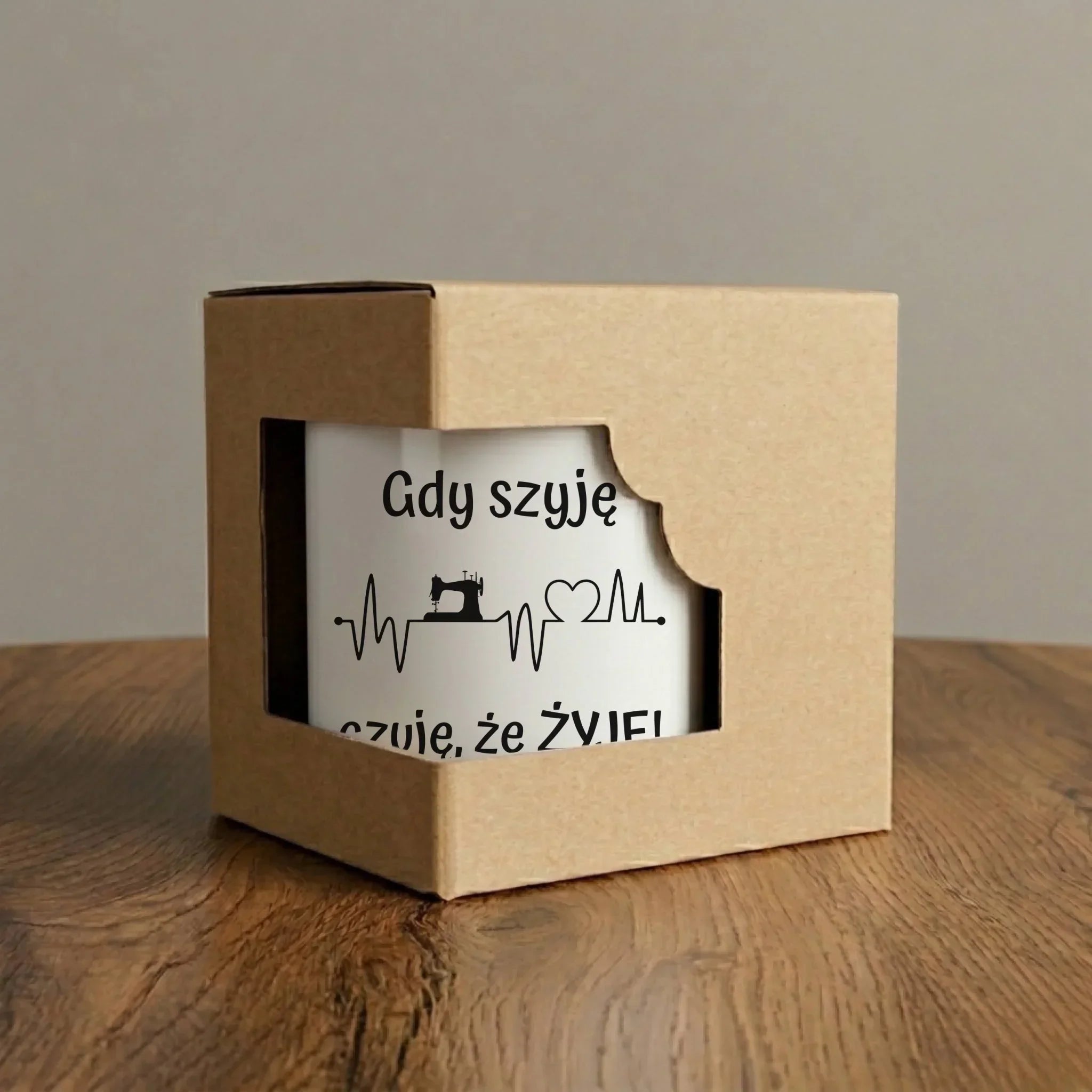 Kubek szyciowy dla krawcowej – Gdy szyję czuję, że żyję HS12 - StoryCups.pl