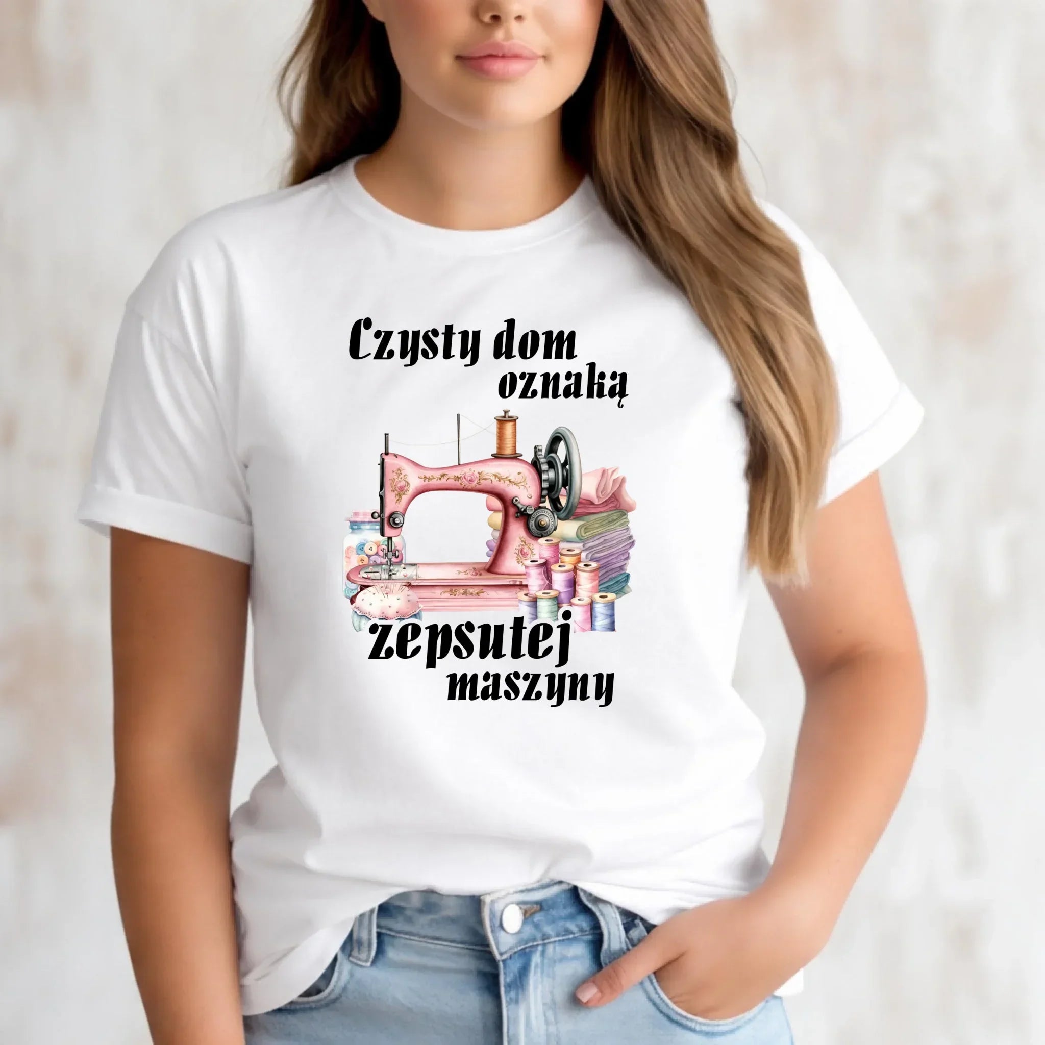 Koszulka damska szyciowa dla krawcowej - Czysty dom oznaką zepsutej maszyny HS15 - StoryCups.pl