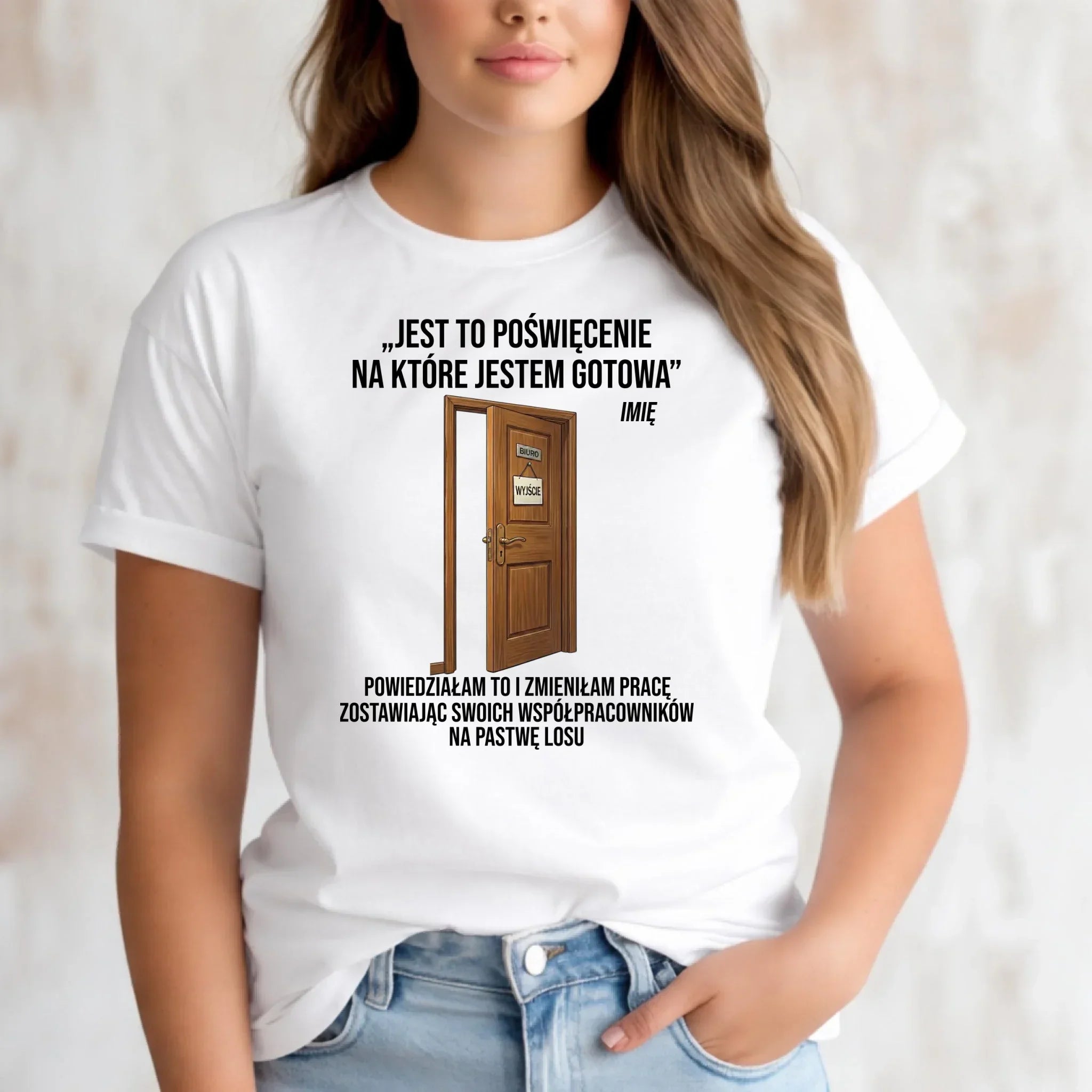 Koszulka damska na odejście z pracy - Poświęcenie, na które jestem gotowa - personalizowana OP02 - StoryCups.pl
