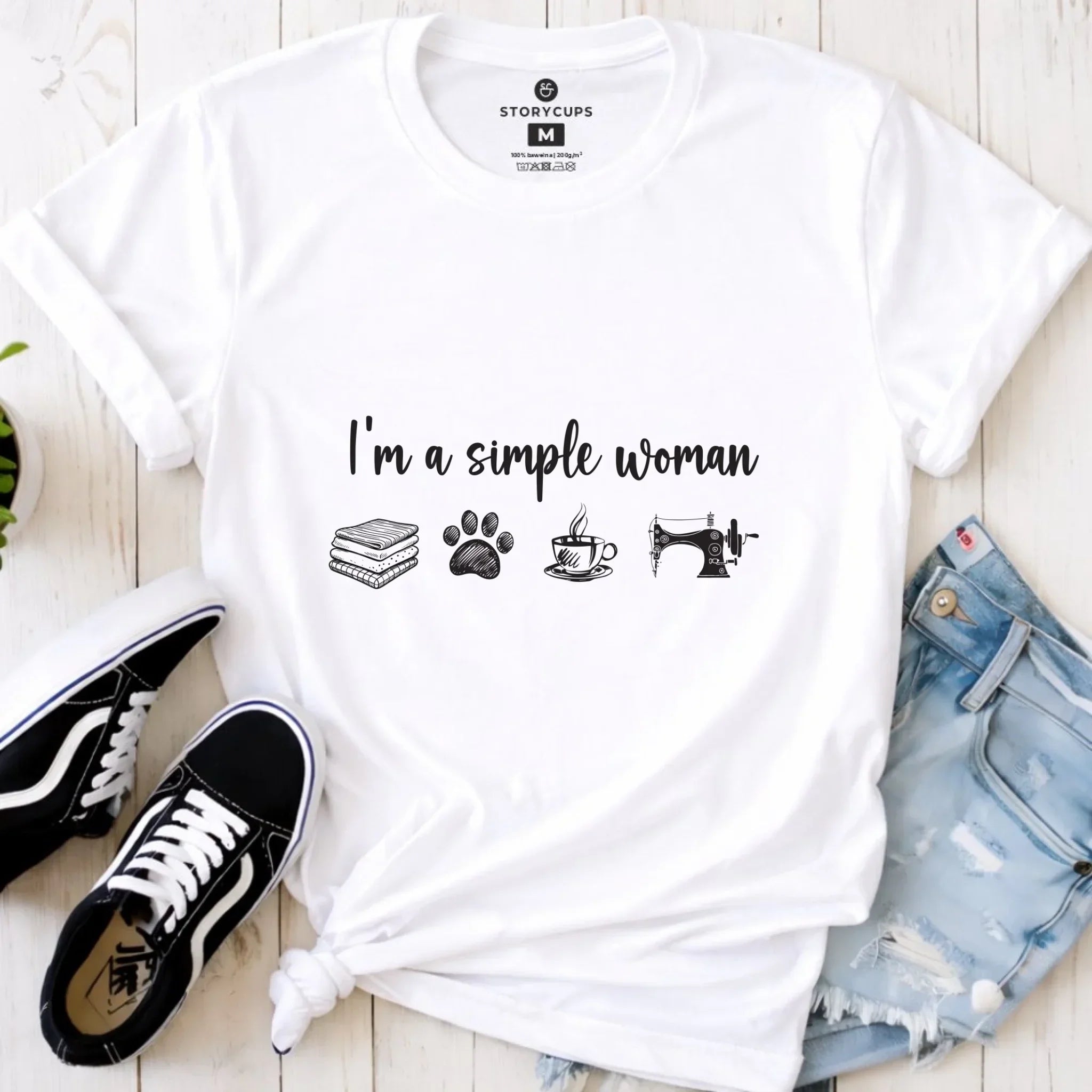 Koszulka damska szyciowa dla krawcowej - I'm a simple woman HS20 - StoryCups.pl