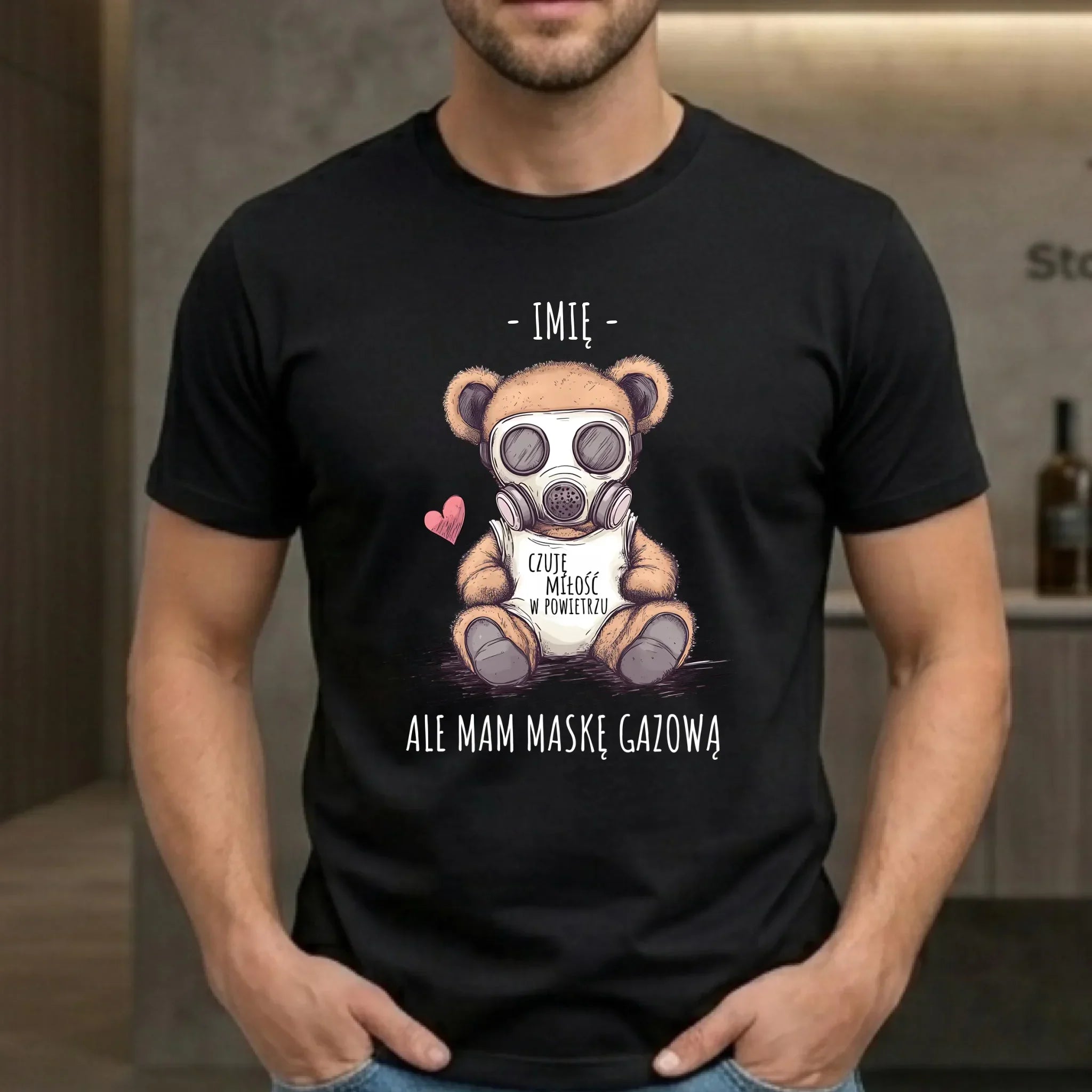 Koszulka męska - Miś w masce gazowej - Czuję miłość w powietrzu - personalizowana W38 - StoryCups.pl