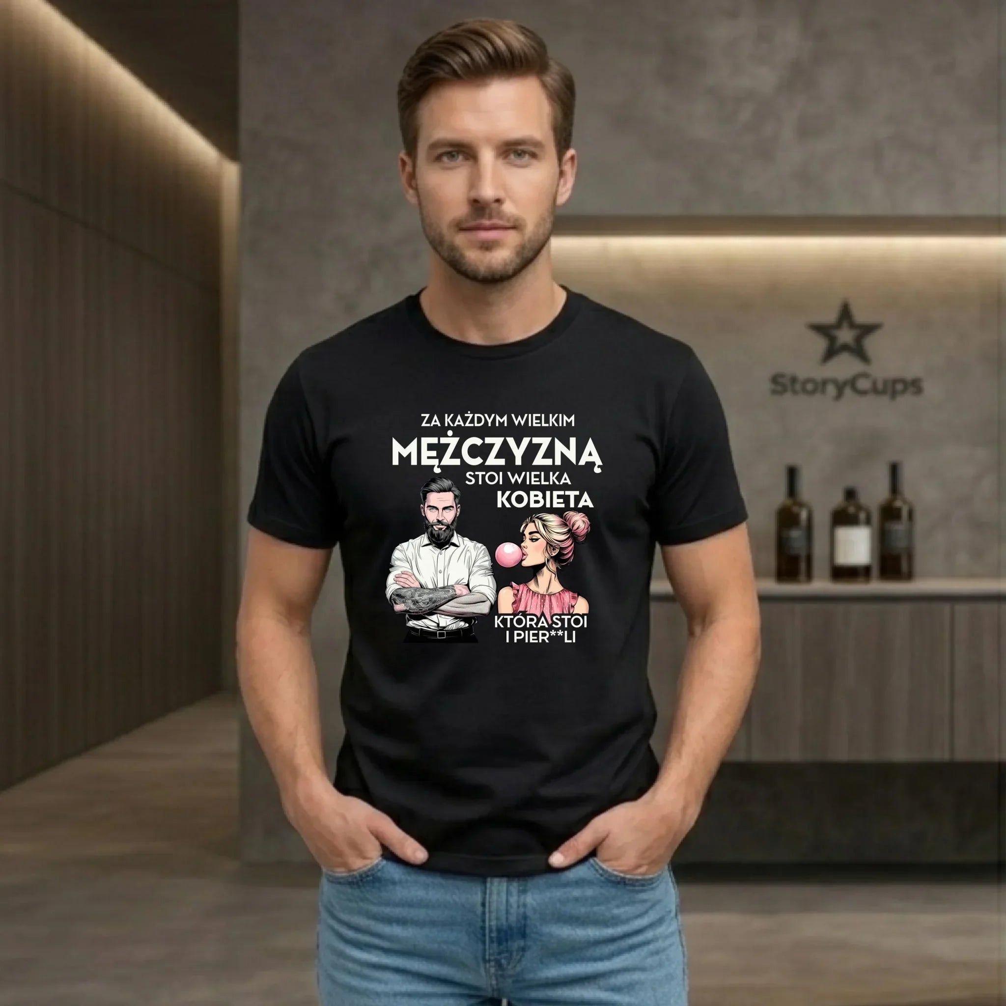 Koszulka męska - Za każdym wielkim mężczyzną stoi wielka kobieta - śmieszny nadruk DCH27 - StoryCups.pl