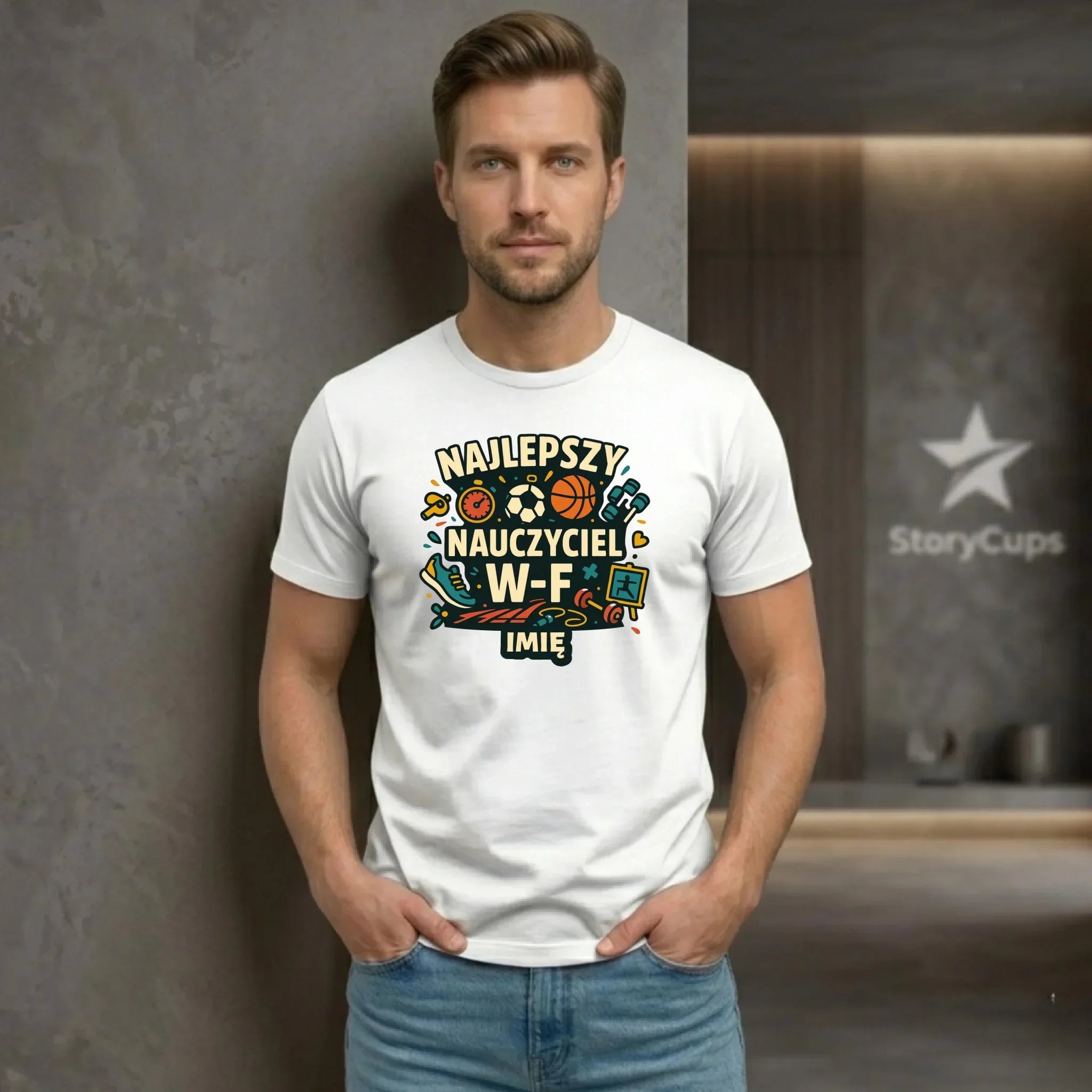 Koszulka męska dla nauczyciela wychowania fizycznego - Najlepszy Nauczyciel W-F - personalizowana N50 - StoryCups.pl