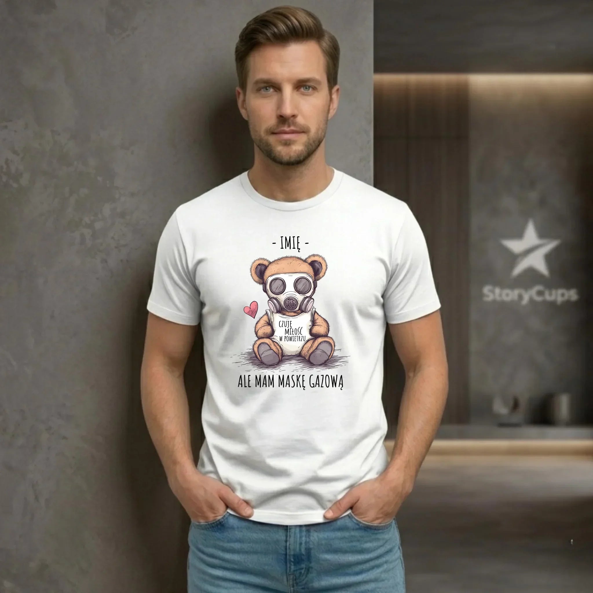 Koszulka męska - Miś w masce gazowej - Czuję miłość w powietrzu - personalizowana W38 - StoryCups.pl