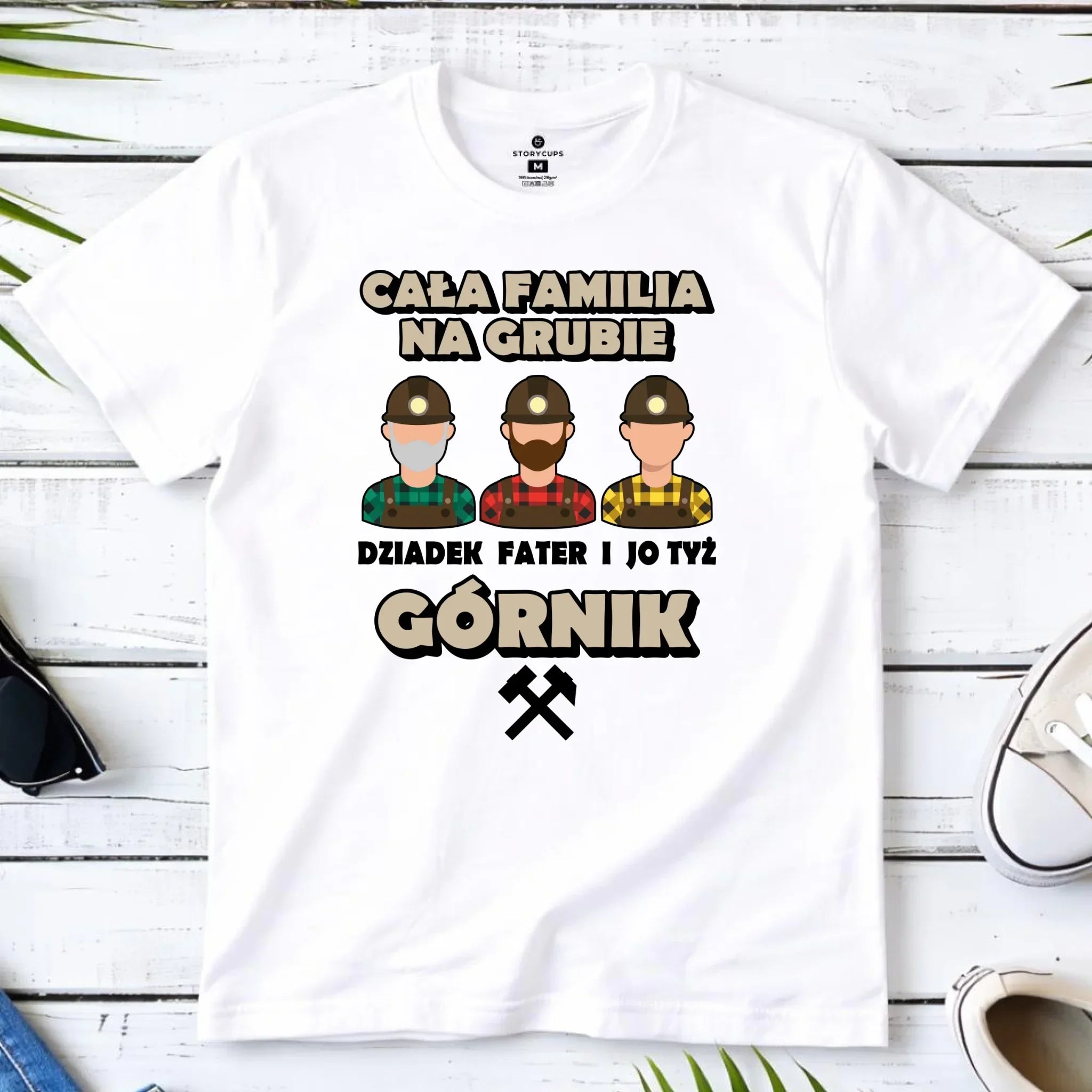 Koszulka męska - prezent dla górnika - Cała familia na grubie dziadek fater i jo tyż górnik G10 - StoryCups.pl