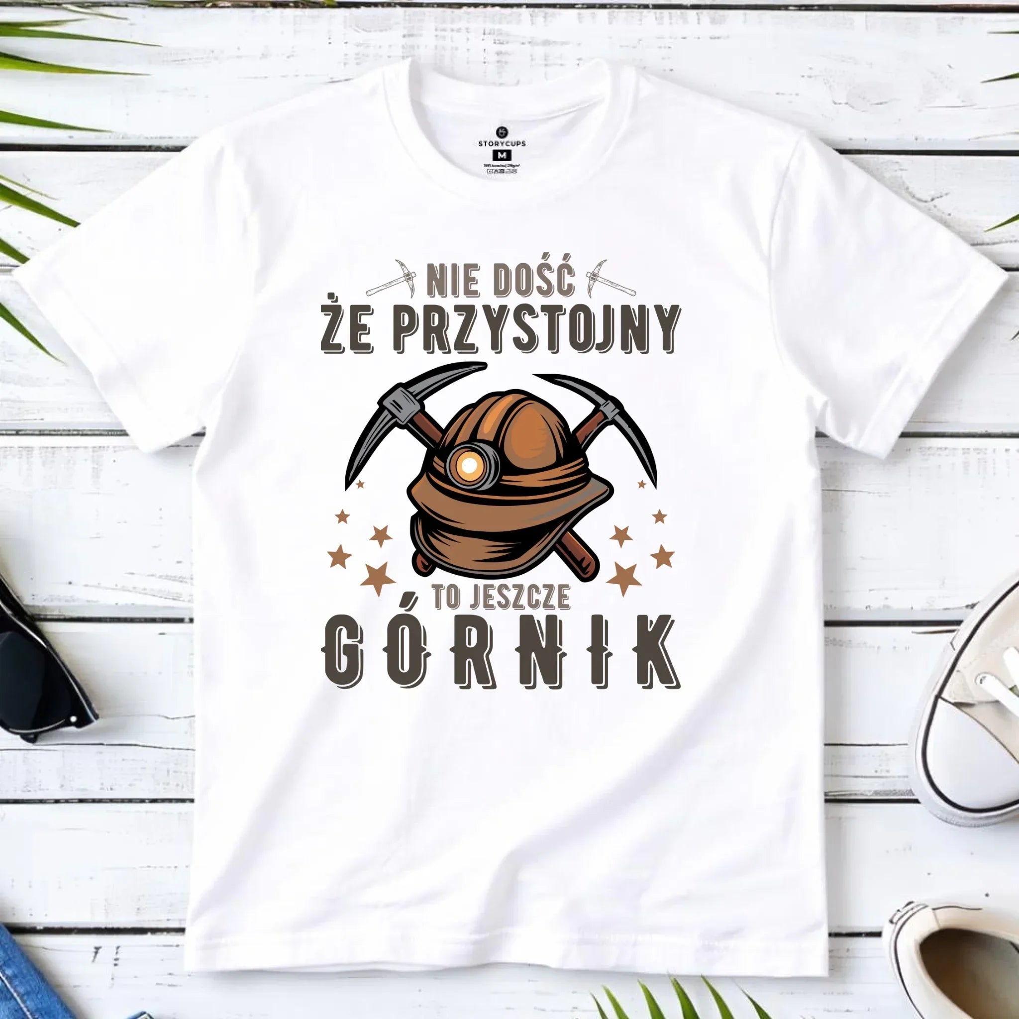 Koszulka męska - prezent dla górnika - Nie dość, że przystojny to jeszcze górnik G16 - StoryCups.pl