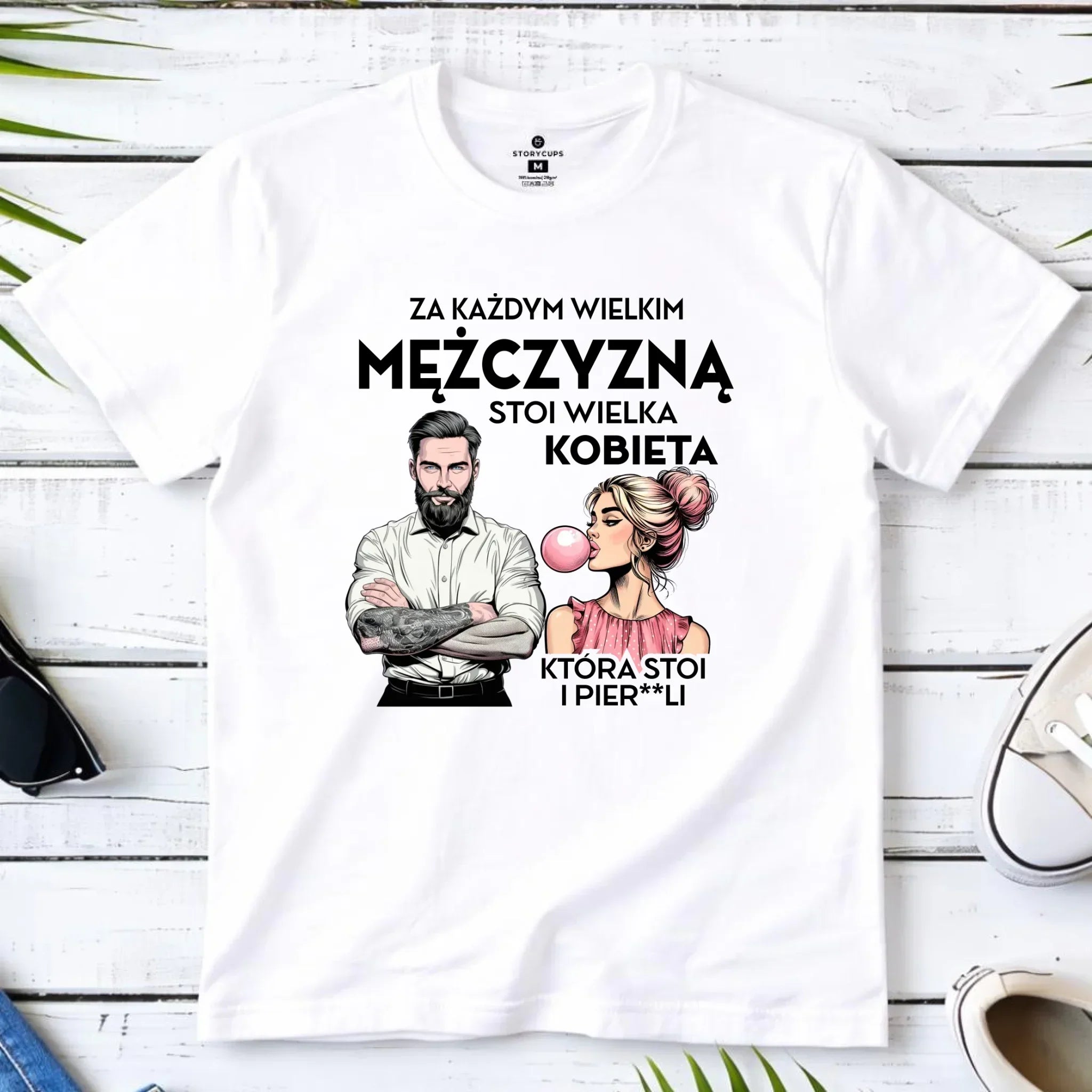 Koszulka męska - Za każdym wielkim mężczyzną stoi wielka kobieta - śmieszny nadruk DCH27 - StoryCups.pl