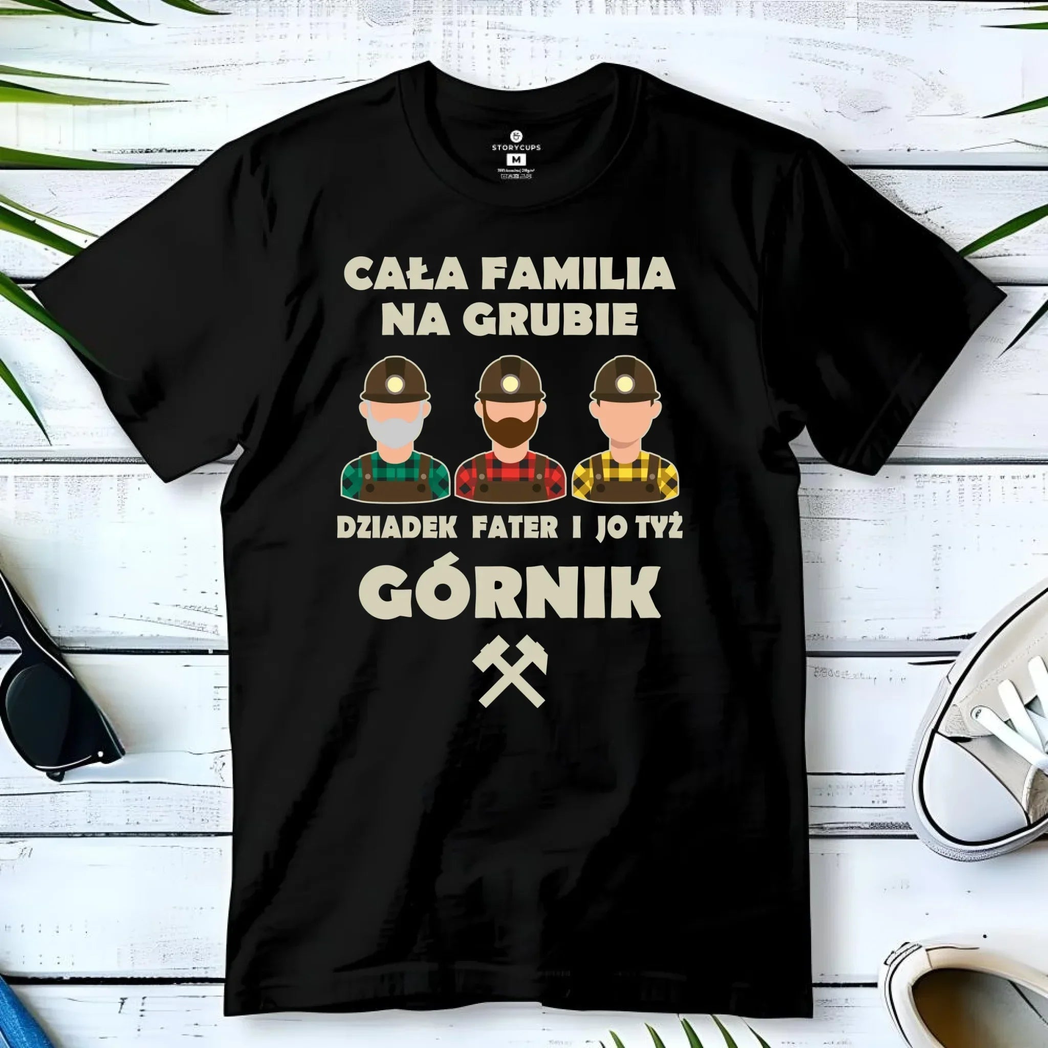Koszulka męska - prezent dla górnika - Cała familia na grubie dziadek fater i jo tyż górnik G10 - StoryCups.pl
