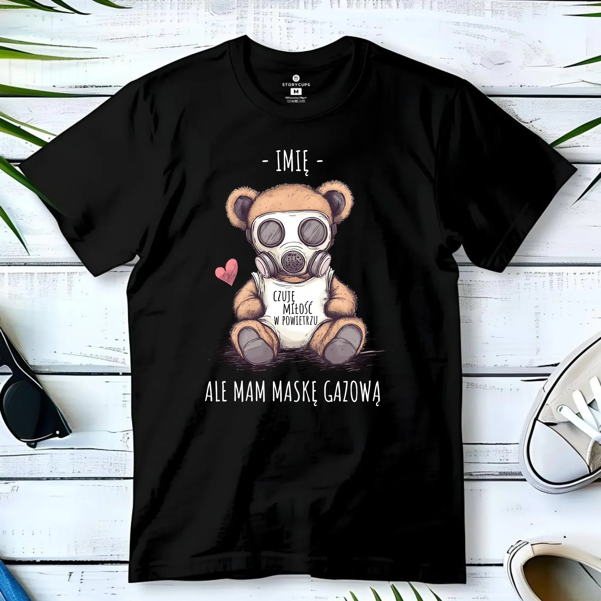Koszulka męska - Miś w masce gazowej - Czuję miłość w powietrzu - personalizowana W38 - StoryCups.pl