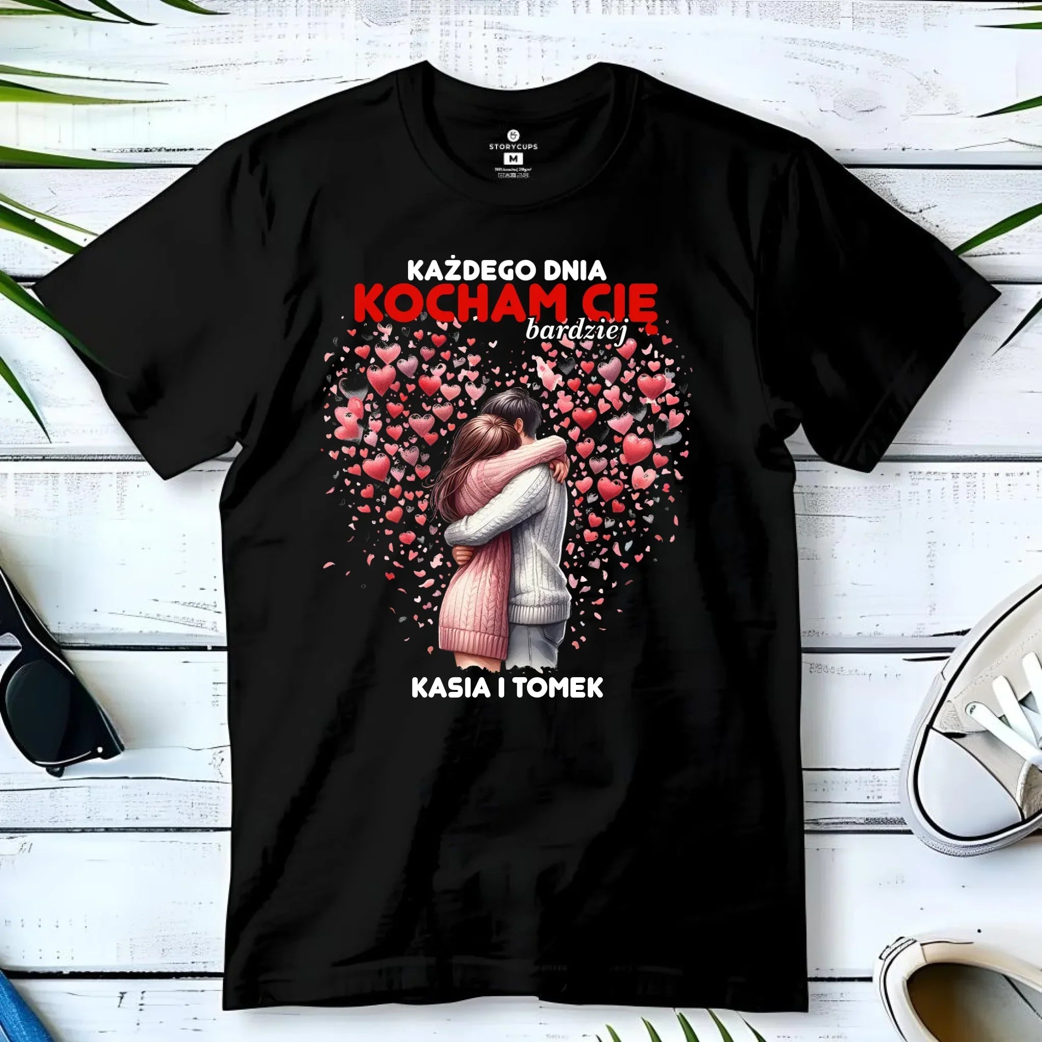 Koszulka męska dla par - Każdego dnia kocham Cię bardziej - personalizowana W09 - StoryCups.pl