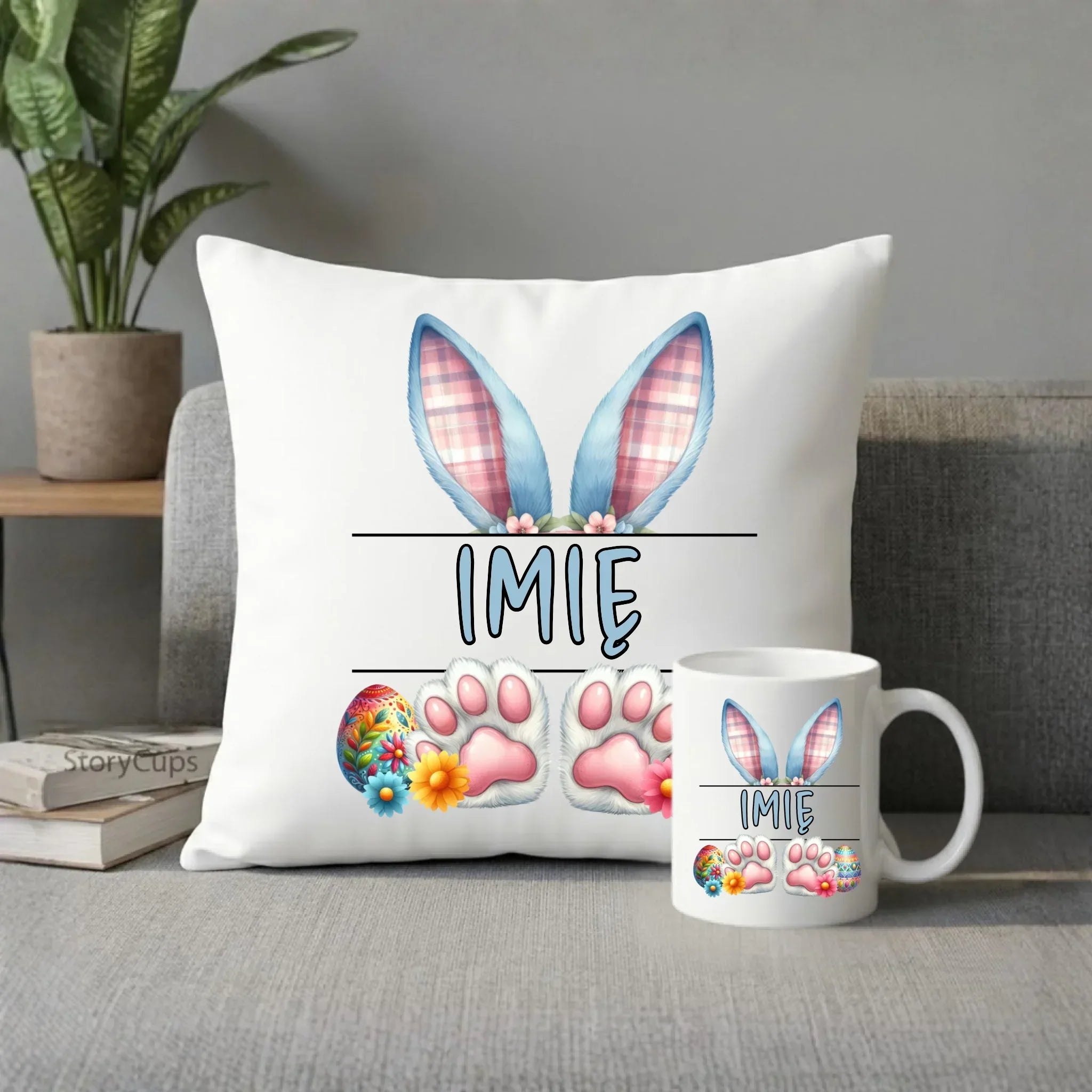 Zestaw poduszka i kubek wielkanocny dla chłopca - Zajączek - personalizowany WN11 - StoryCups.pl