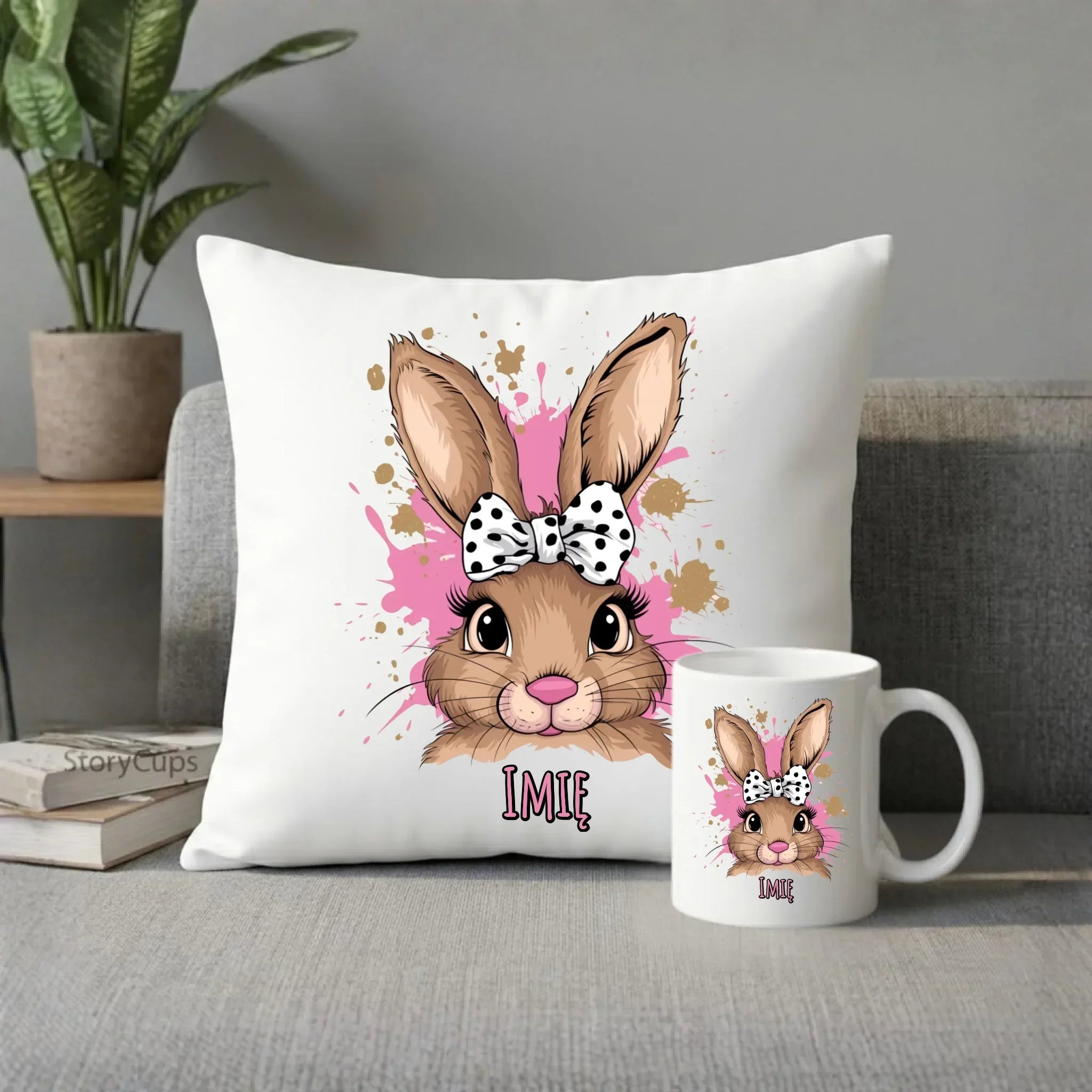 Zestaw poduszka i kubek na Wielkanoc - Słodki Zajączek - personalizowany WN08 - StoryCups.pl