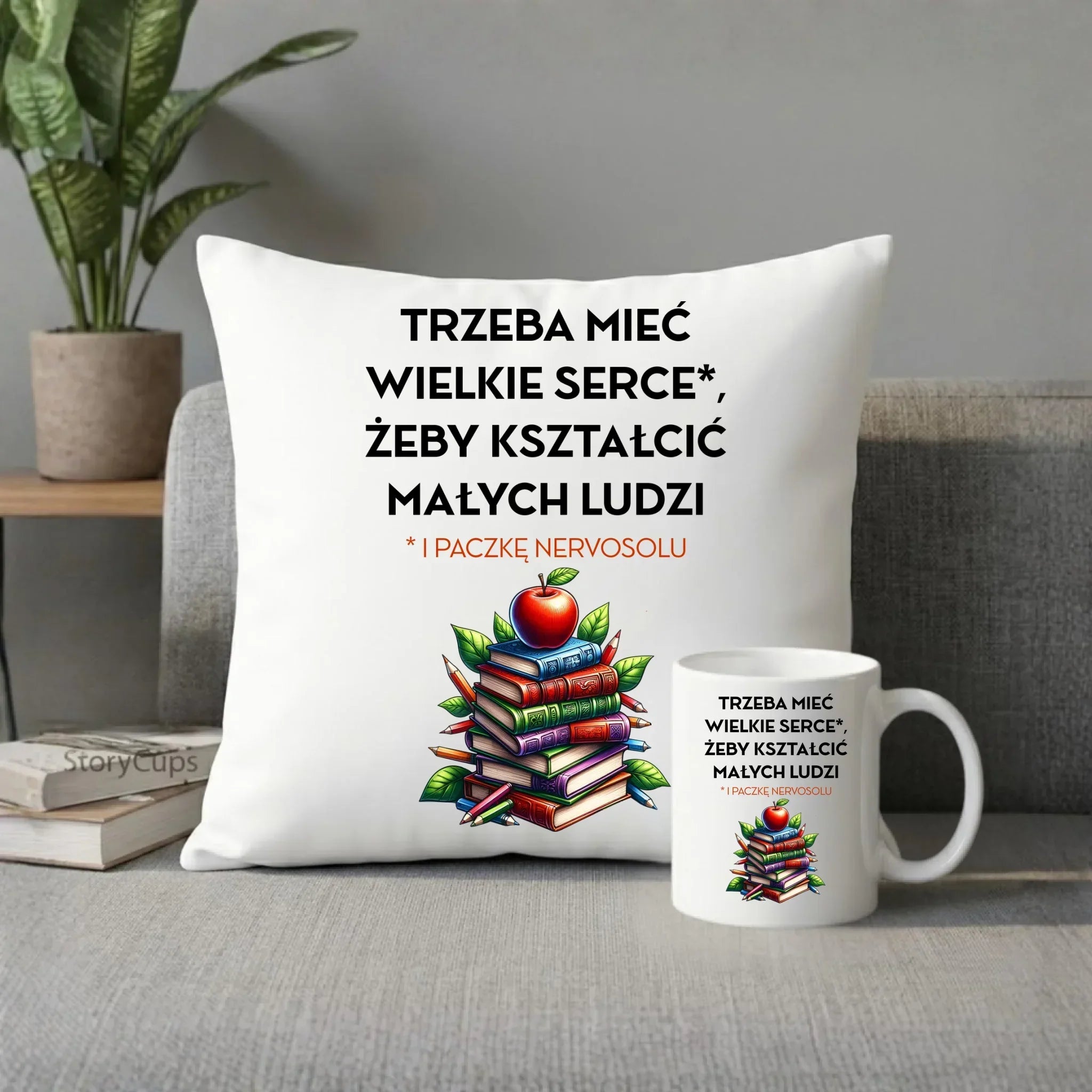 Zestaw poduszka i kubek dla nauczyciela - Trzeba mieć wielkie serce i paczkę nervosolu N73 - StoryCups.pl