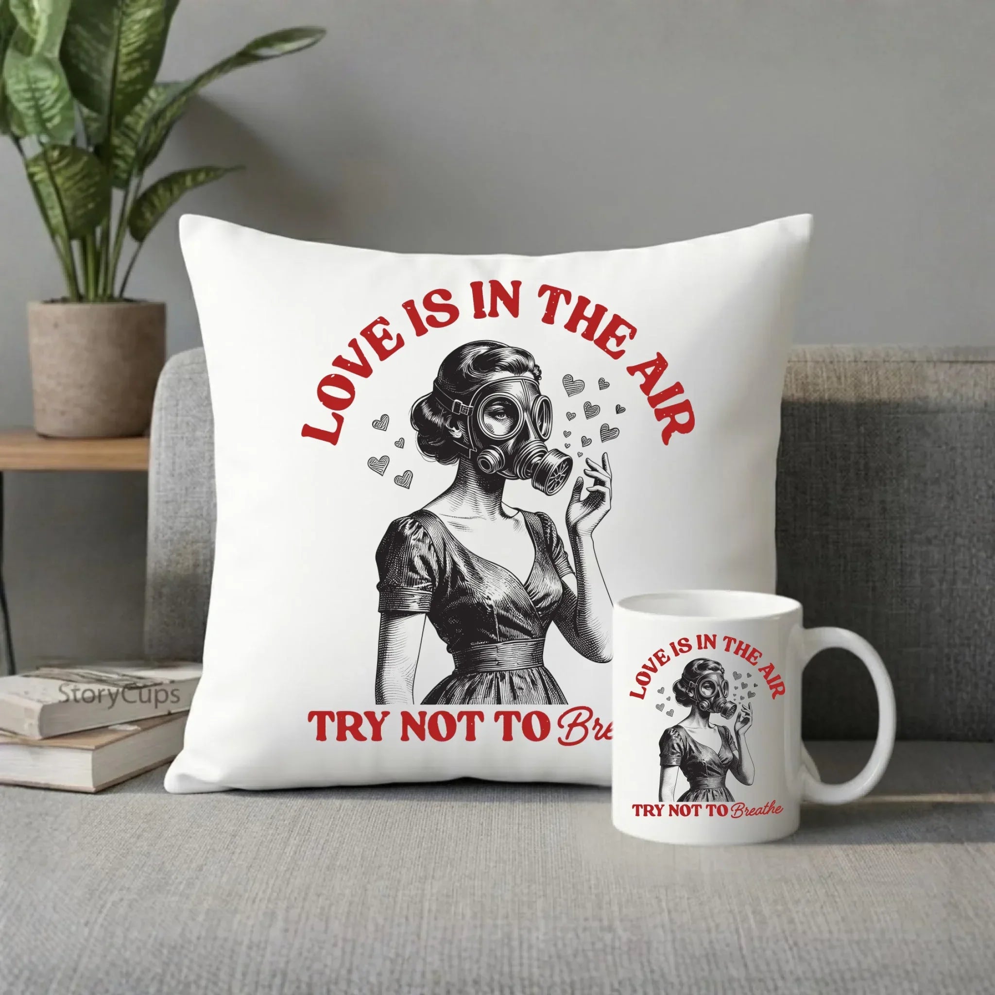 Zestaw poduszka i kubek dla niej - Love is in the air W43 - StoryCups.pl