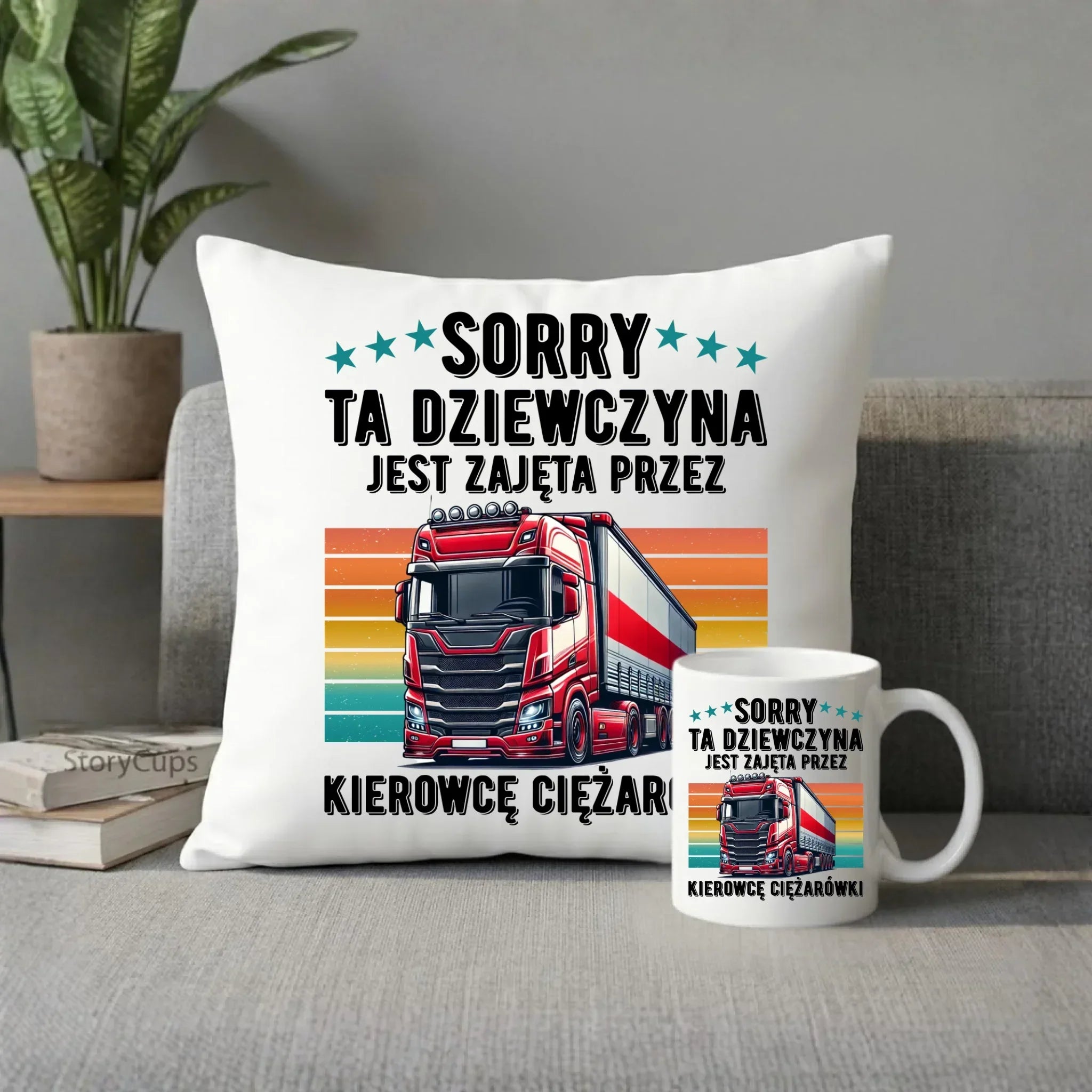 Zestaw poduszka i kubek - Ta dziewczyna jest zajęta przez kierowcę ciężarówki ZKT12 - StoryCups.pl
