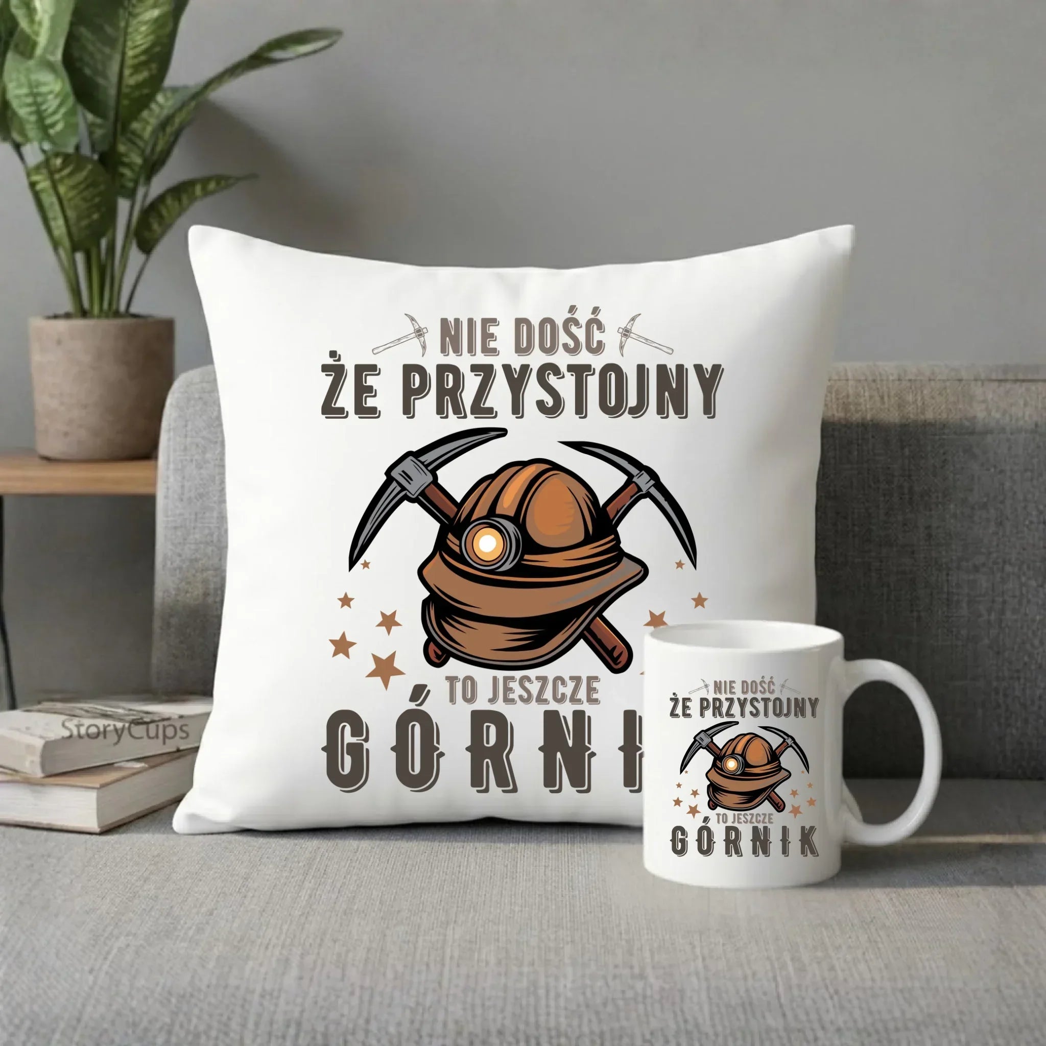 Zestaw poduszka i kubek - prezent dla górnika - Nie dość, że przystojny to jeszcze górnik G16 - StoryCups.pl