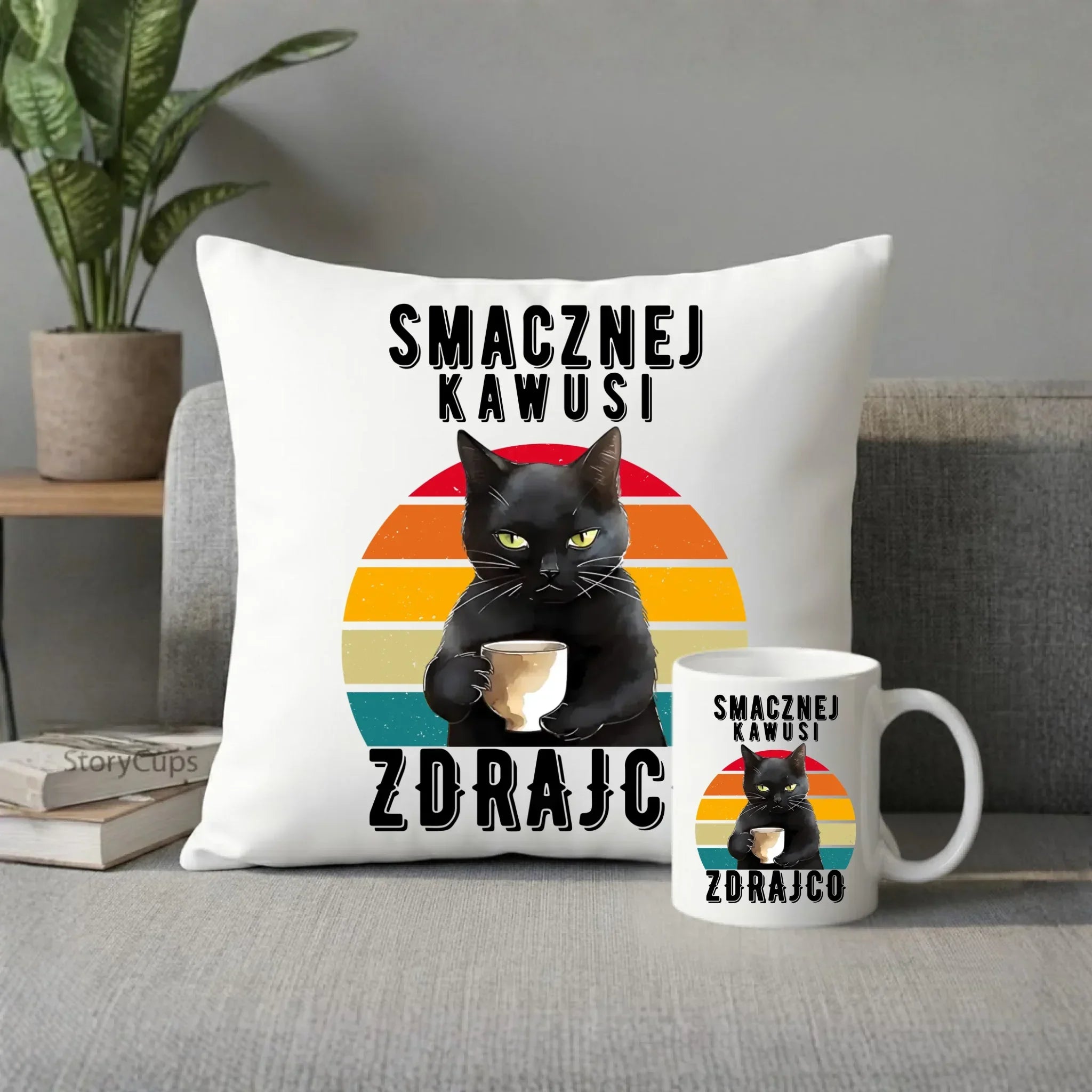 Zestaw poduszka i kubek na odejście z pracy - Smacznej kawusi zdrajco OP03 - StoryCups.pl