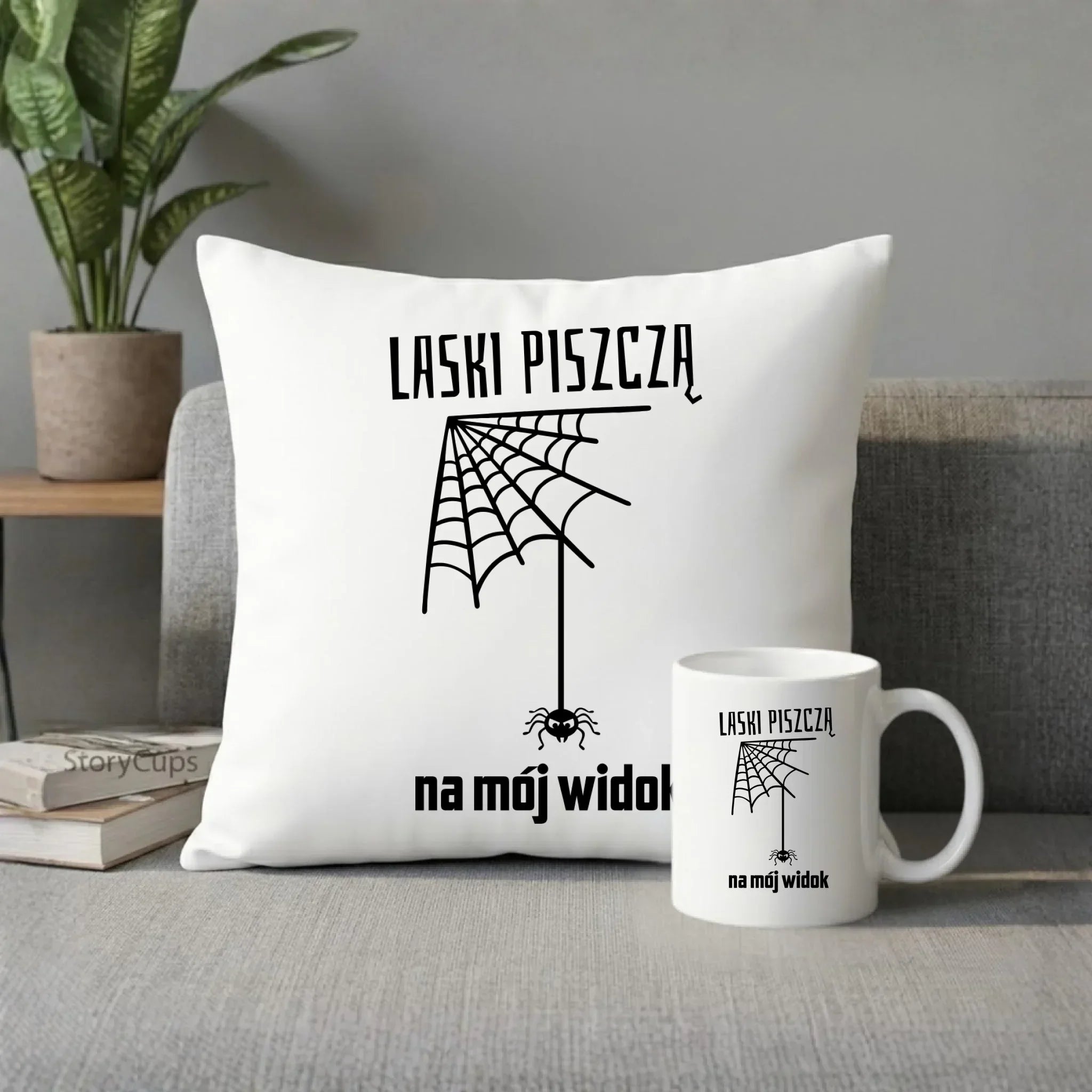 Zestaw poduszka i kubek - prezent dla chłopaka - Laski piszczą na mój widok DCH13 - StoryCups.pl