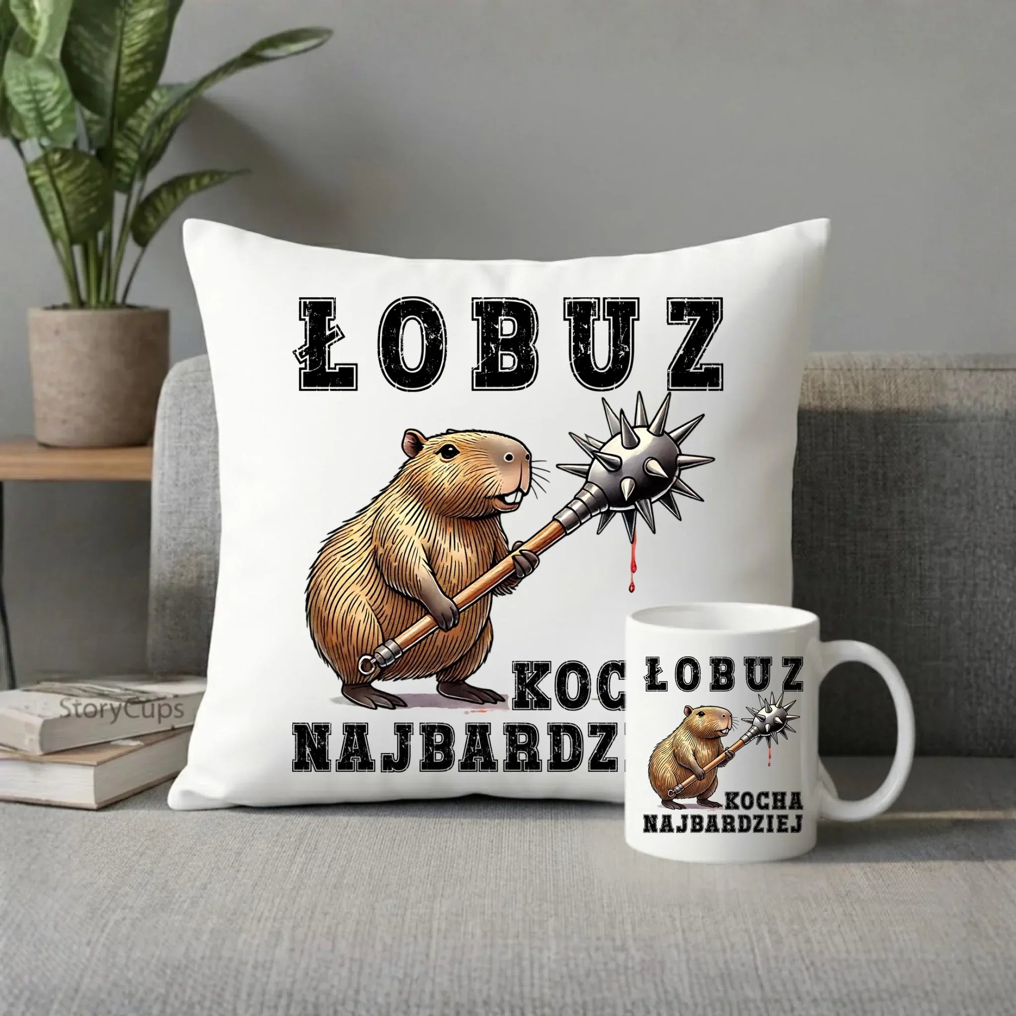 Zestaw poduszka i kubek - prezent dla chłopaka - Łobuz kapibara z maczugą DCH17 - StoryCups.pl