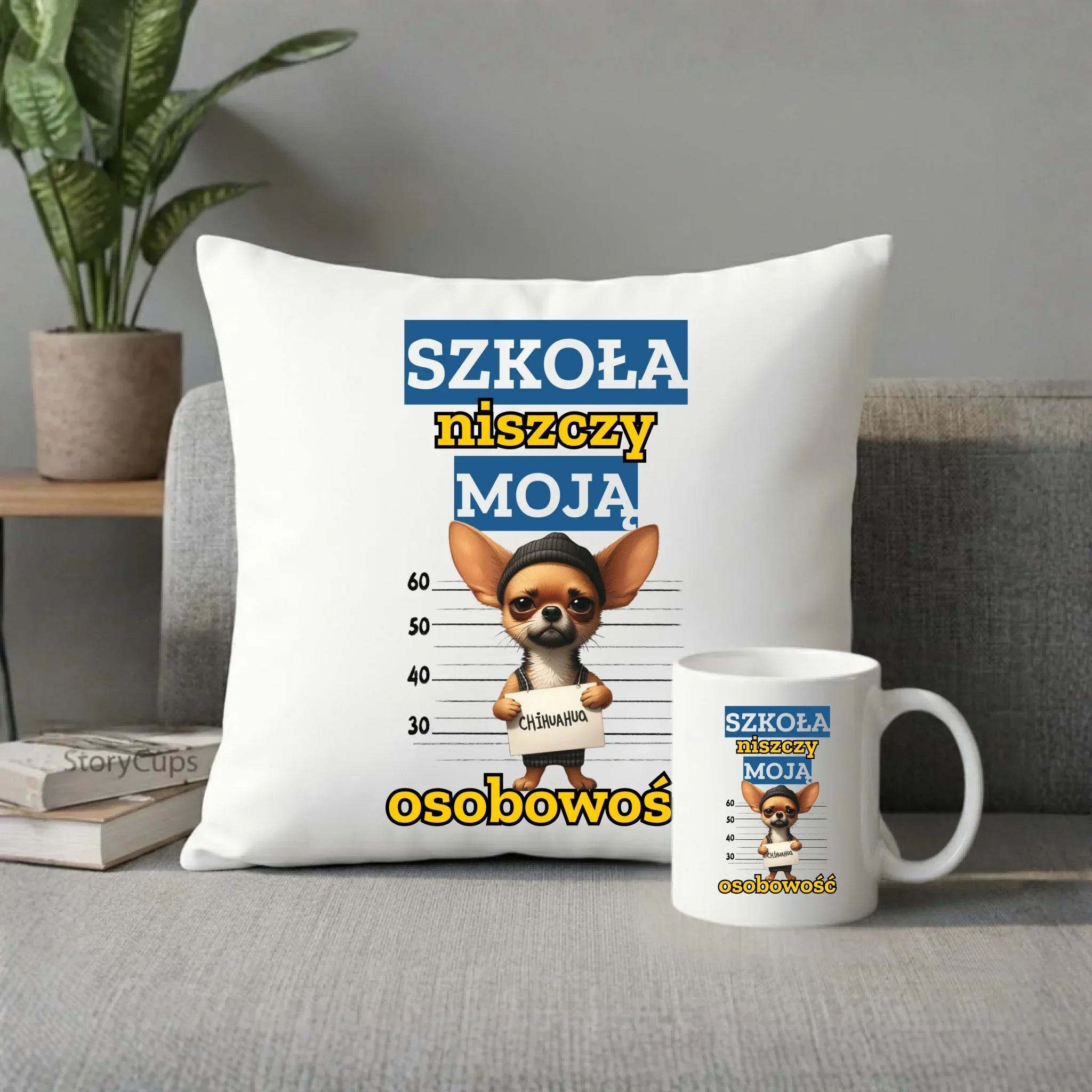 Zestaw poduszka i kubek szkolny - Szkoła niszczy moją osobowość - Chihuahua SZ19 - StoryCups.pl