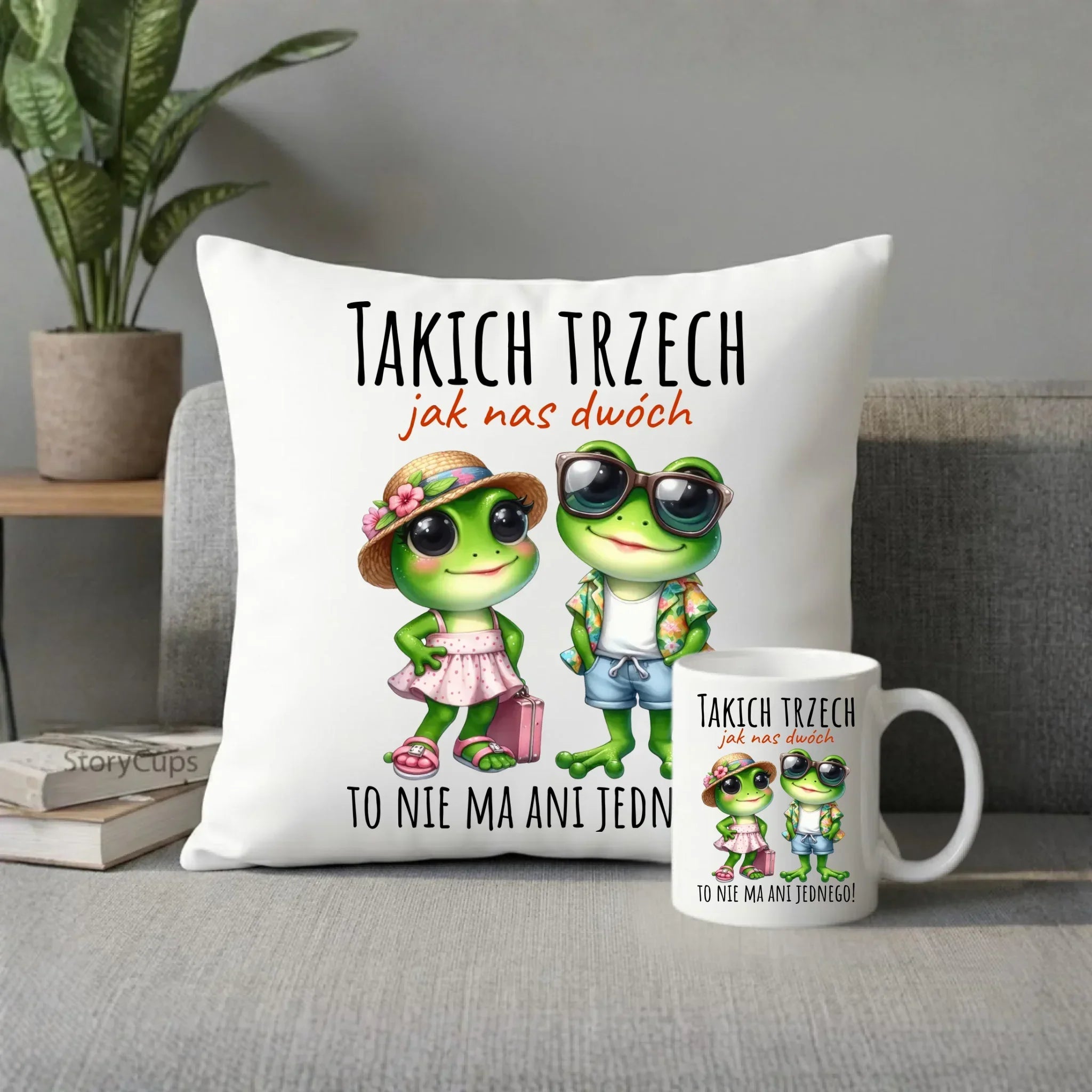 Zestaw poduszka i kubek dla par - Żabki Takich trzech jak nas dwóch DCH11 - StoryCups.pl