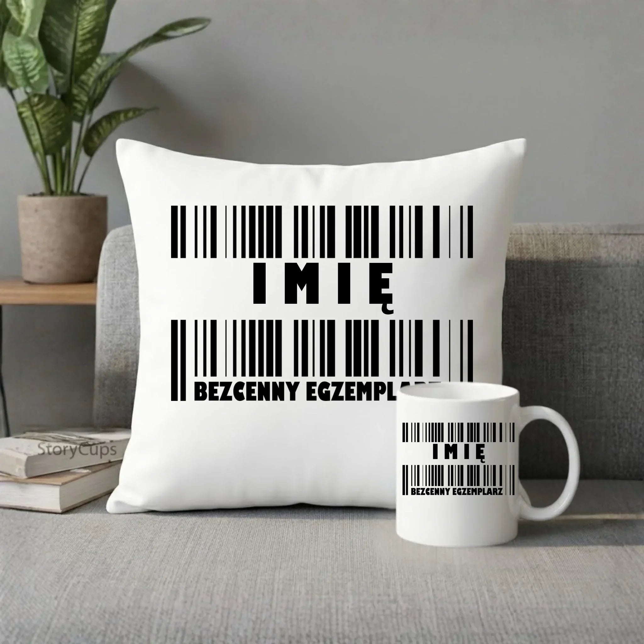 Zestaw poduszka i kubek - Bezcenny egzemplarz prezent dla niego - personalizowany DCH07 - StoryCups.pl