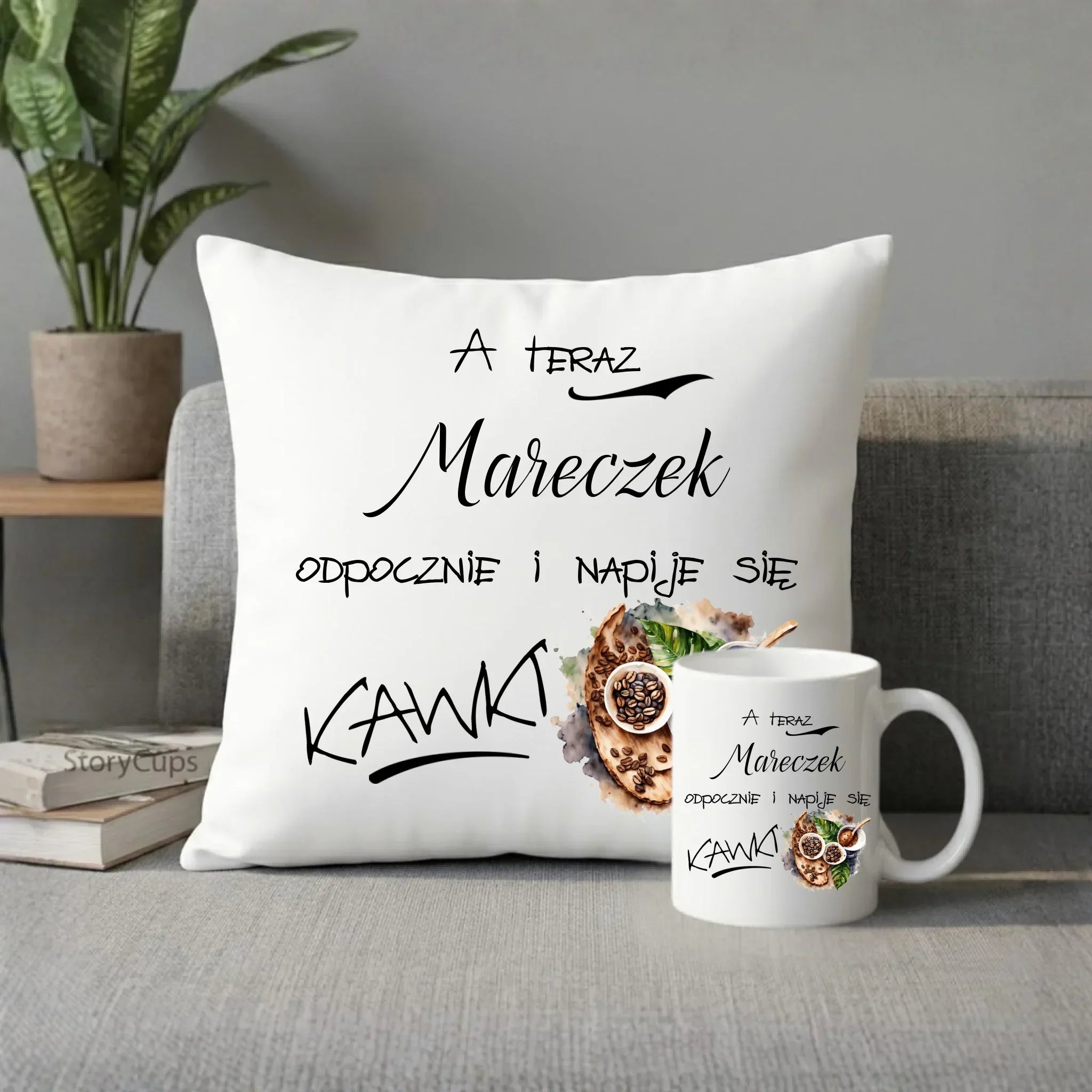 Zestaw poduszka i kubek - Odpocznie i napije się kawki prezent dla kawosza - personalizowany DCH04 - StoryCups.pl