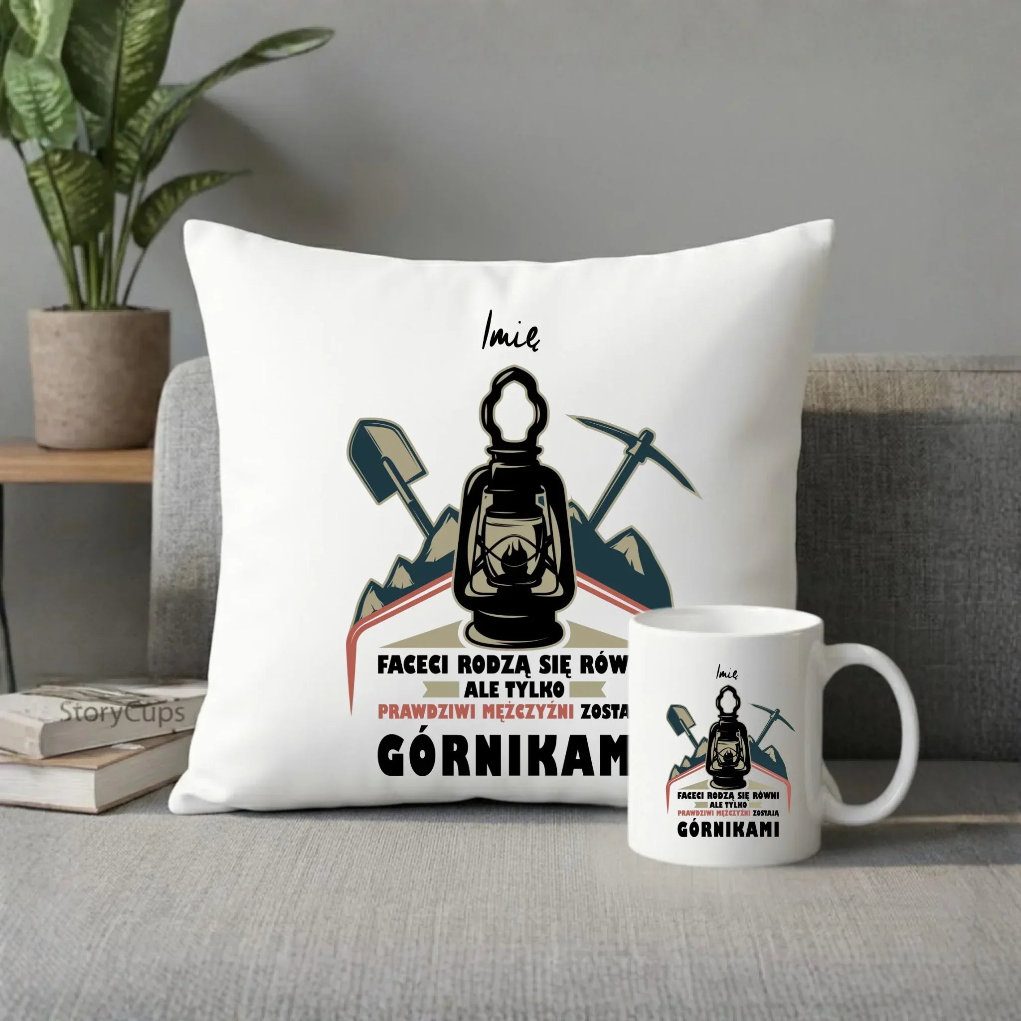 Zestaw poduszka i kubek - prezent dla górnika - Prawdziwi mężczyźni zostają górnikami - personalizowany G08 - StoryCups.pl