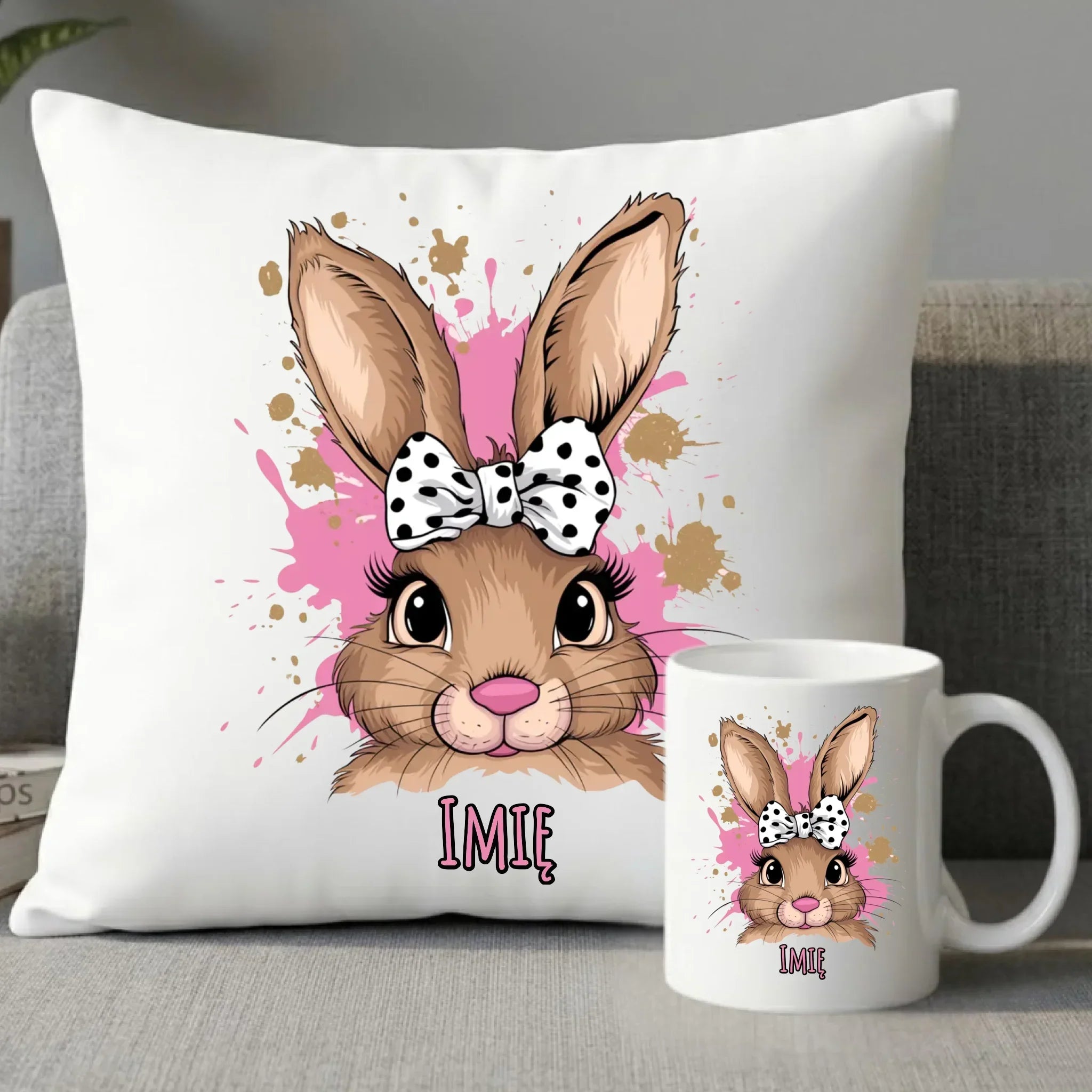Zestaw poduszka i kubek na Wielkanoc - Słodki Zajączek - personalizowany WN08 - StoryCups.pl